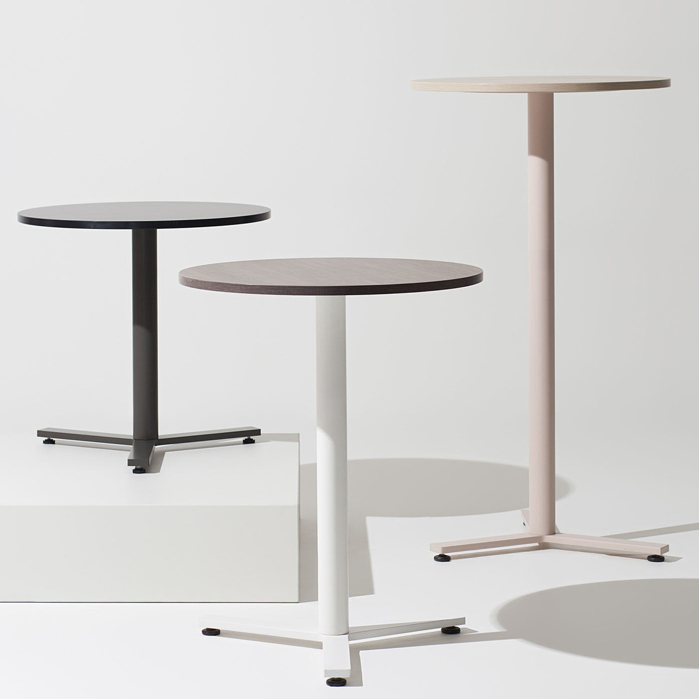 K-Word Large Pink Bistro Table by Giovanni Giacobone + Massimo Roj Progetto CMR - Alternative view 3