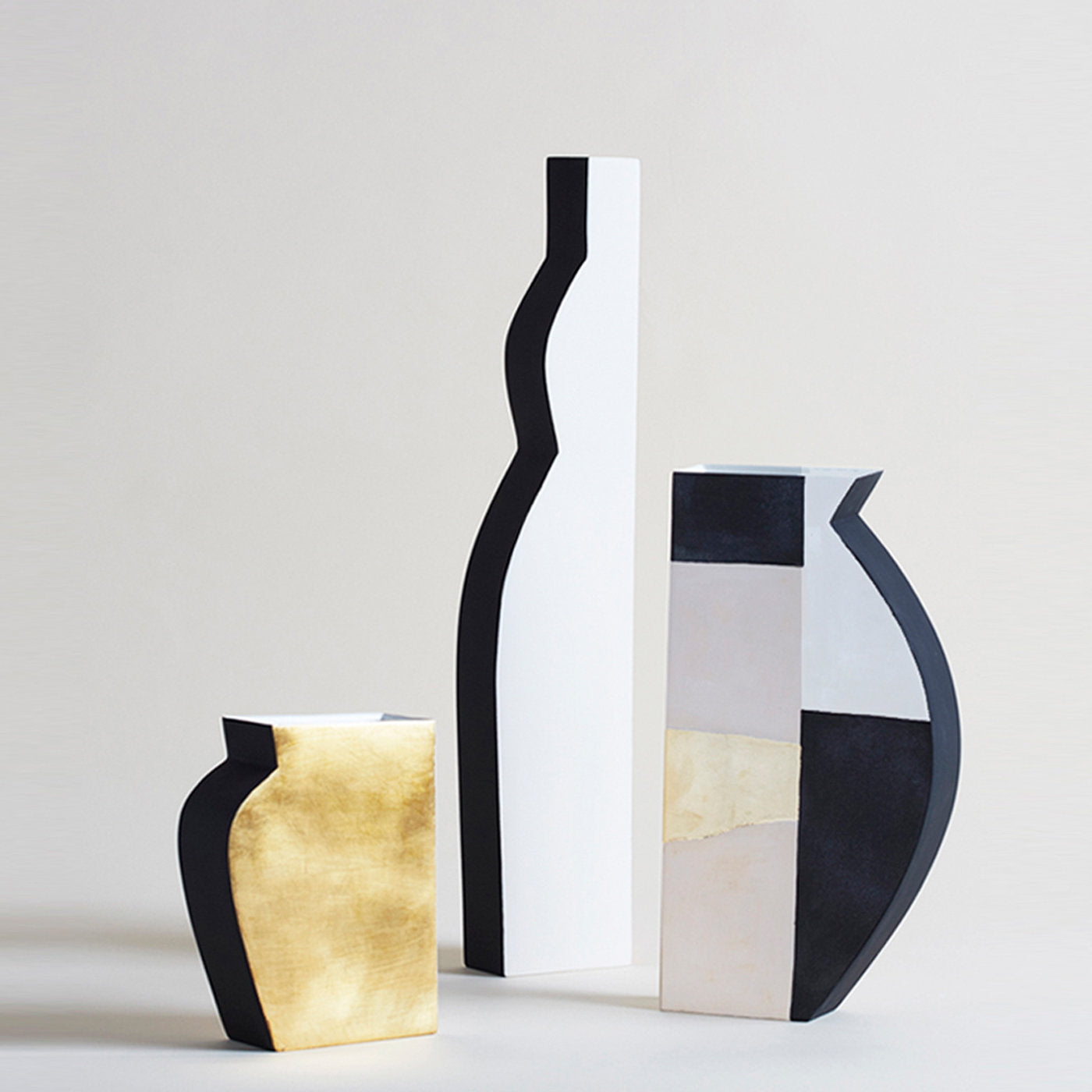 Medium Pacay Abstrakte Vase mit Blattgold - Alternative Ansicht 3