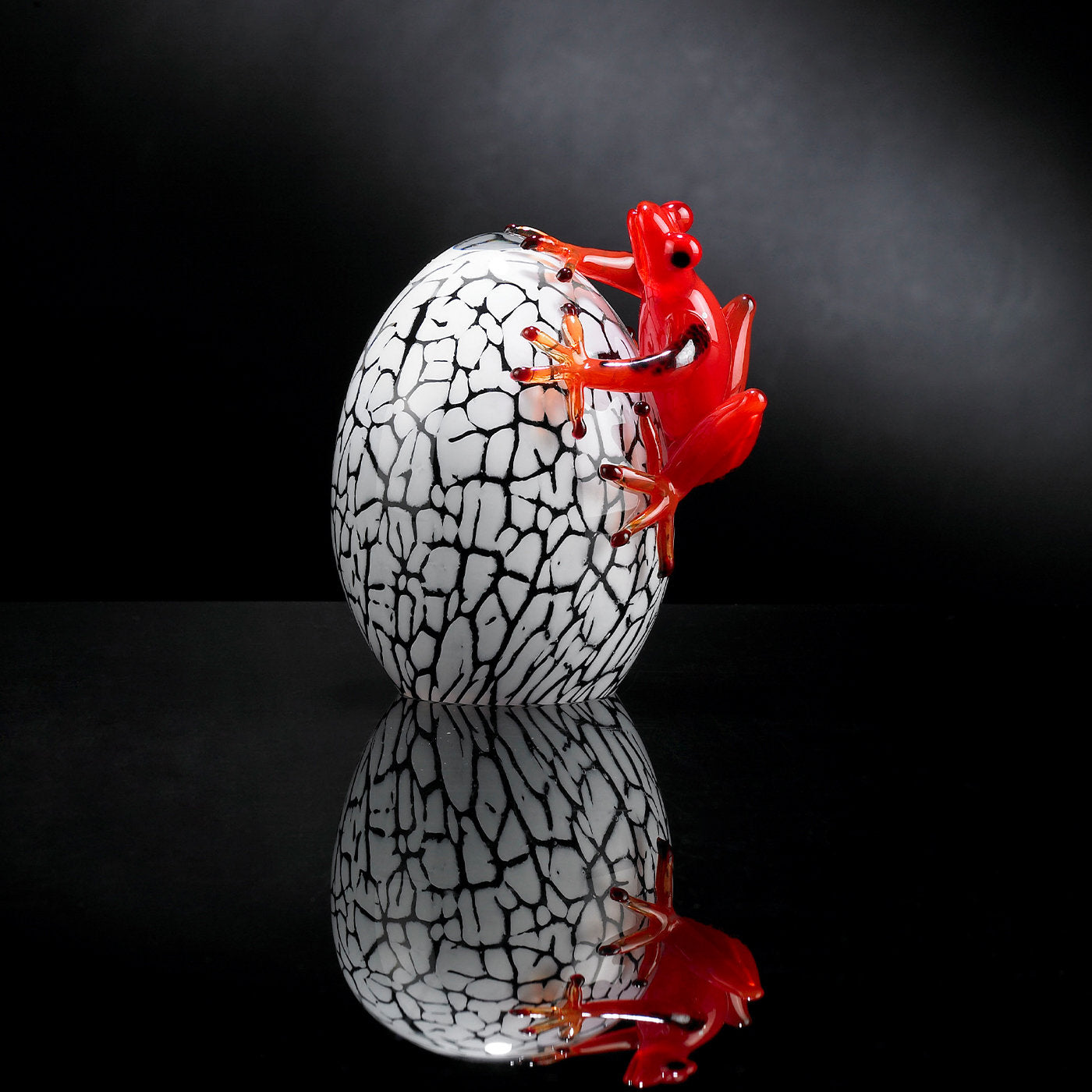 Huevo de cristal craquelado blanco con salamanquesa roja - Vista alternativa 3