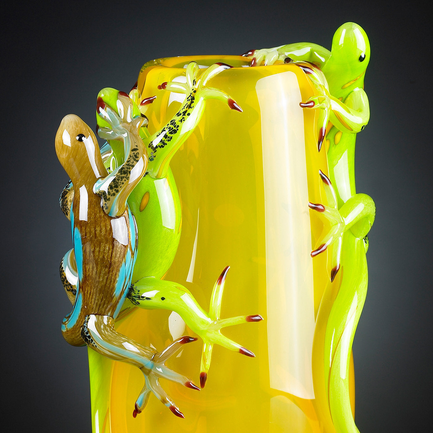 Yellow Vase with 3 Geckos - Alternative view 1