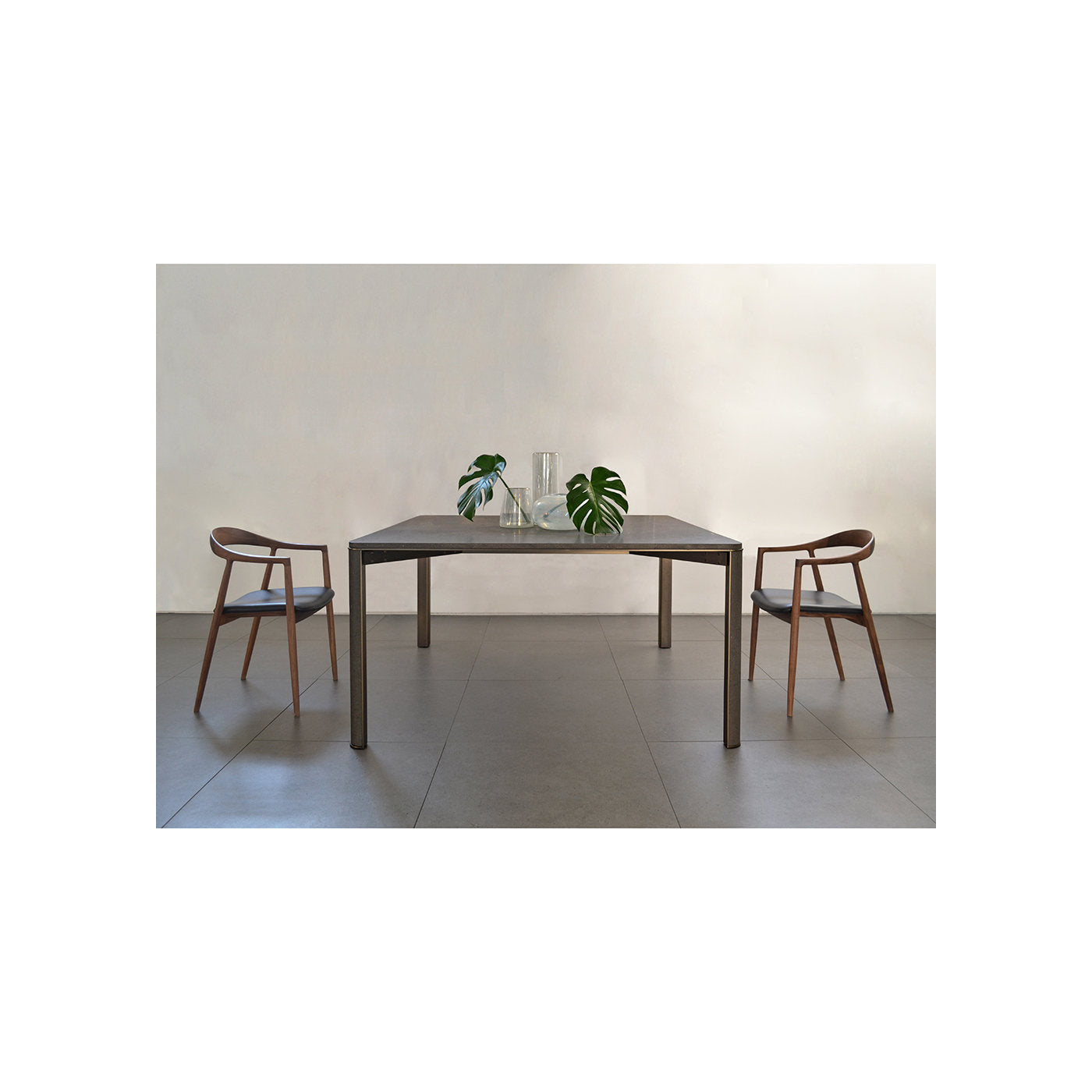 Gregorio Dining Table in Basaltina Marble - Alternative view 1