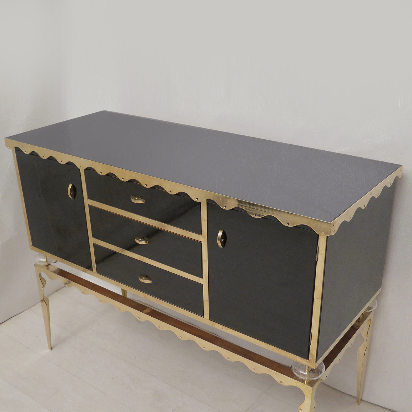 Sideboard in Glass and Brass - Alternative view 2
