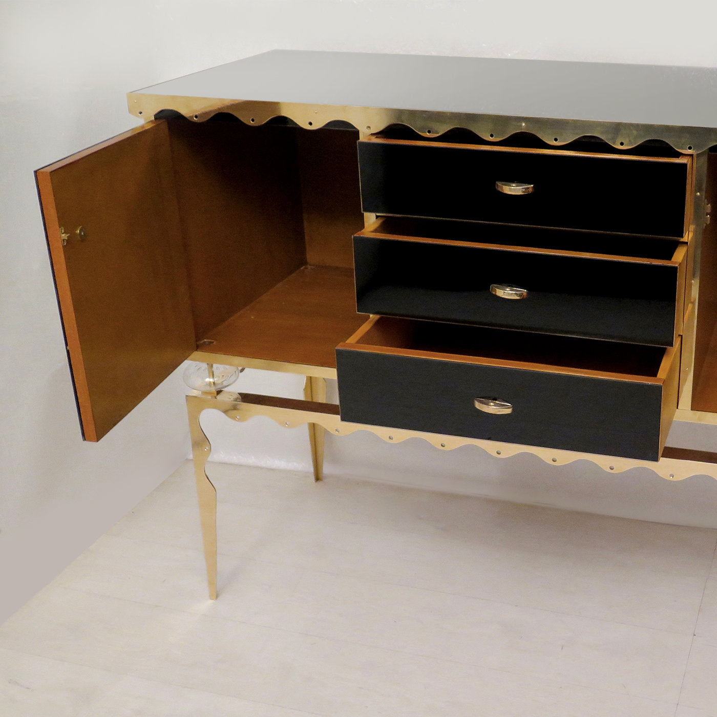 Sideboard in Glass and Brass - Alternative view 3