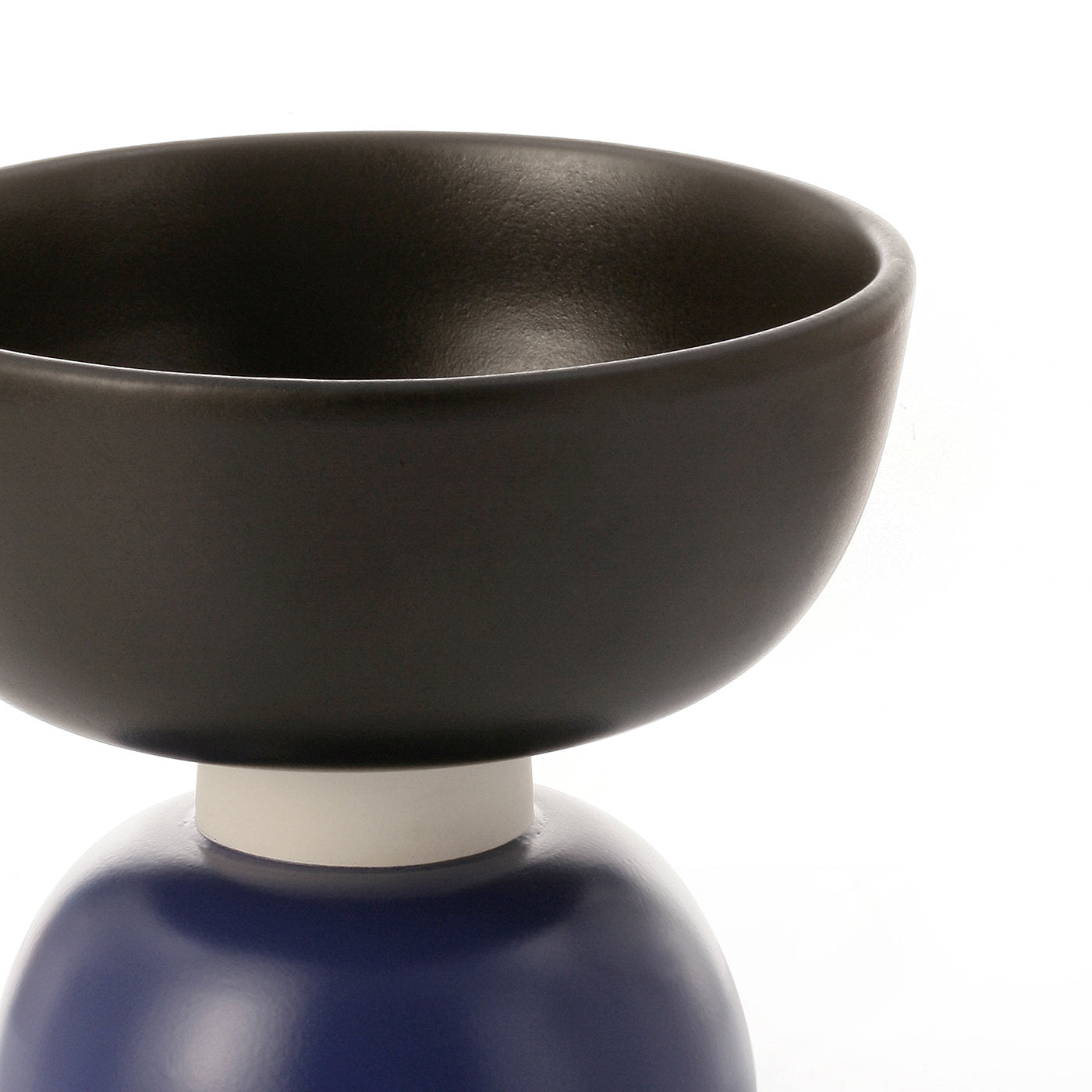 Petit centre de table en noir mat et bleu par Ettore Sottsass - Vue alternative 1