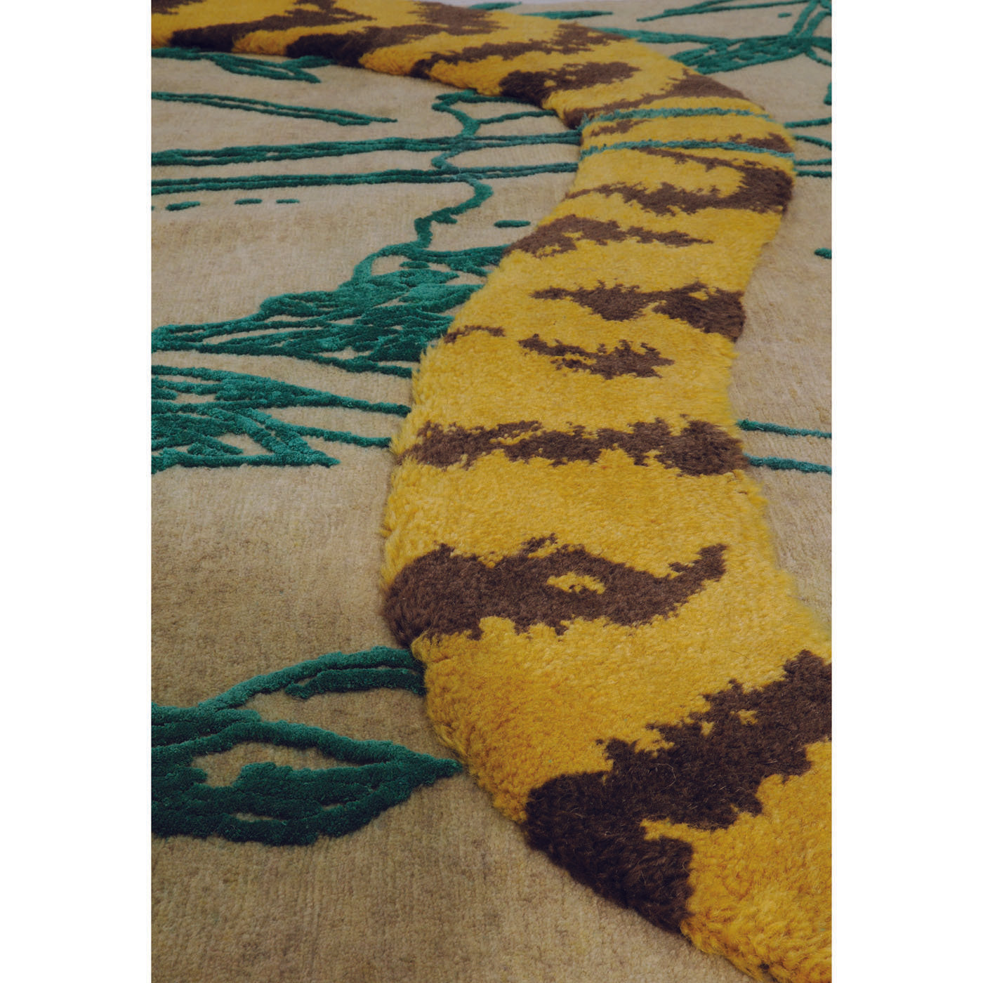 Elusive Tiger Tapestry - Alternative view 1