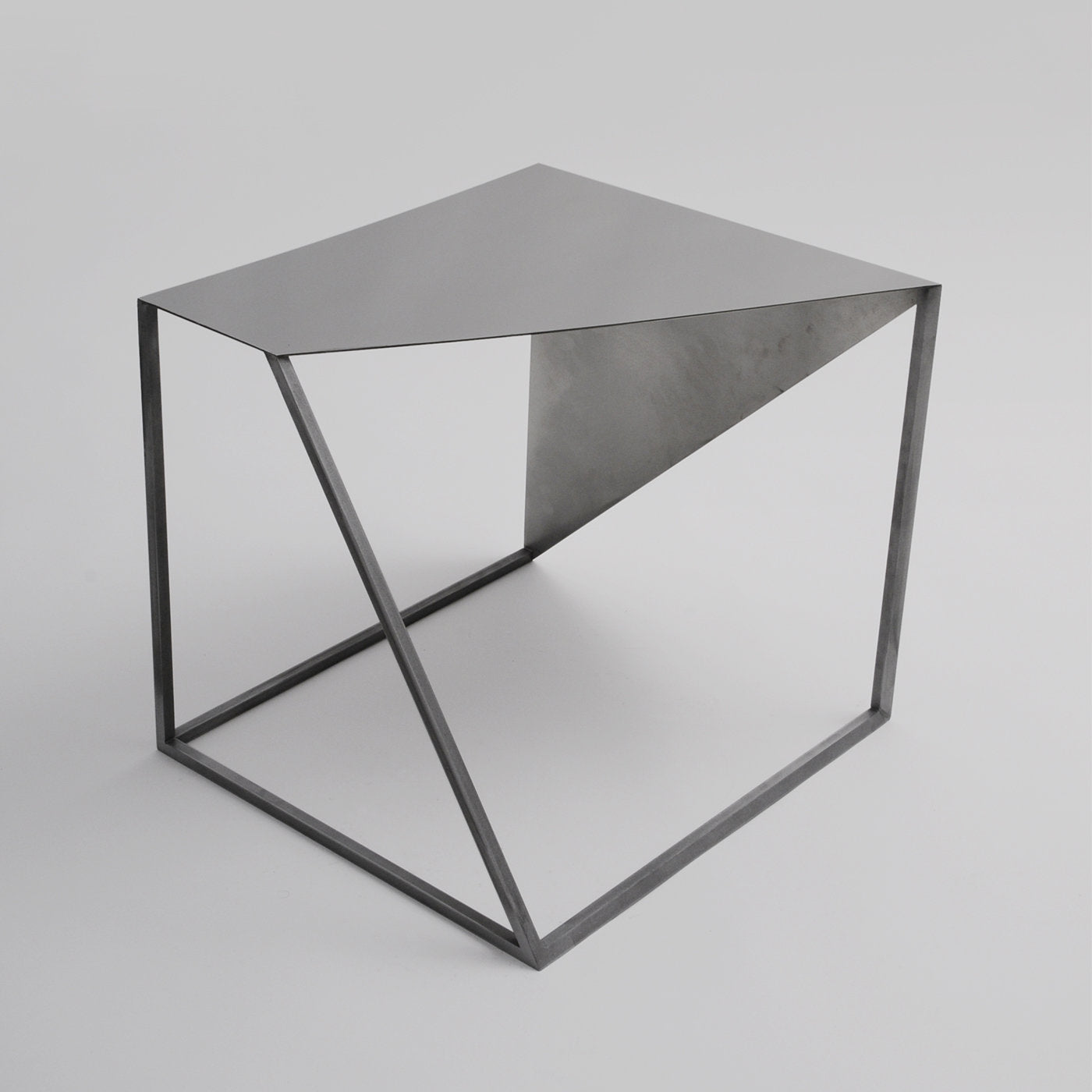 XY&Z Trapezoidal Coffee Table - Alternative view 1