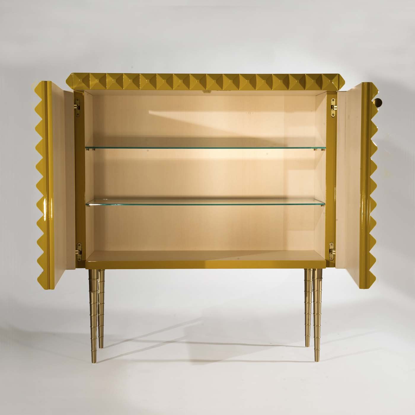 1940 Yellow Lacquered Cabinet by Paolo Buffa - Alternative view 1