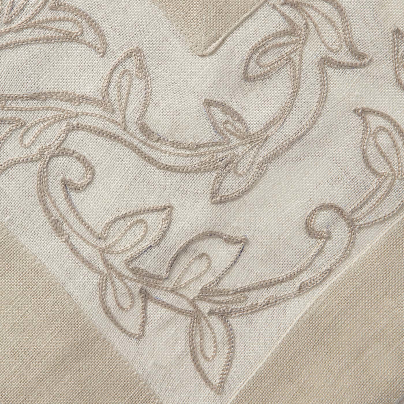 Vasari Linen Tablecloth - Alternative view 1