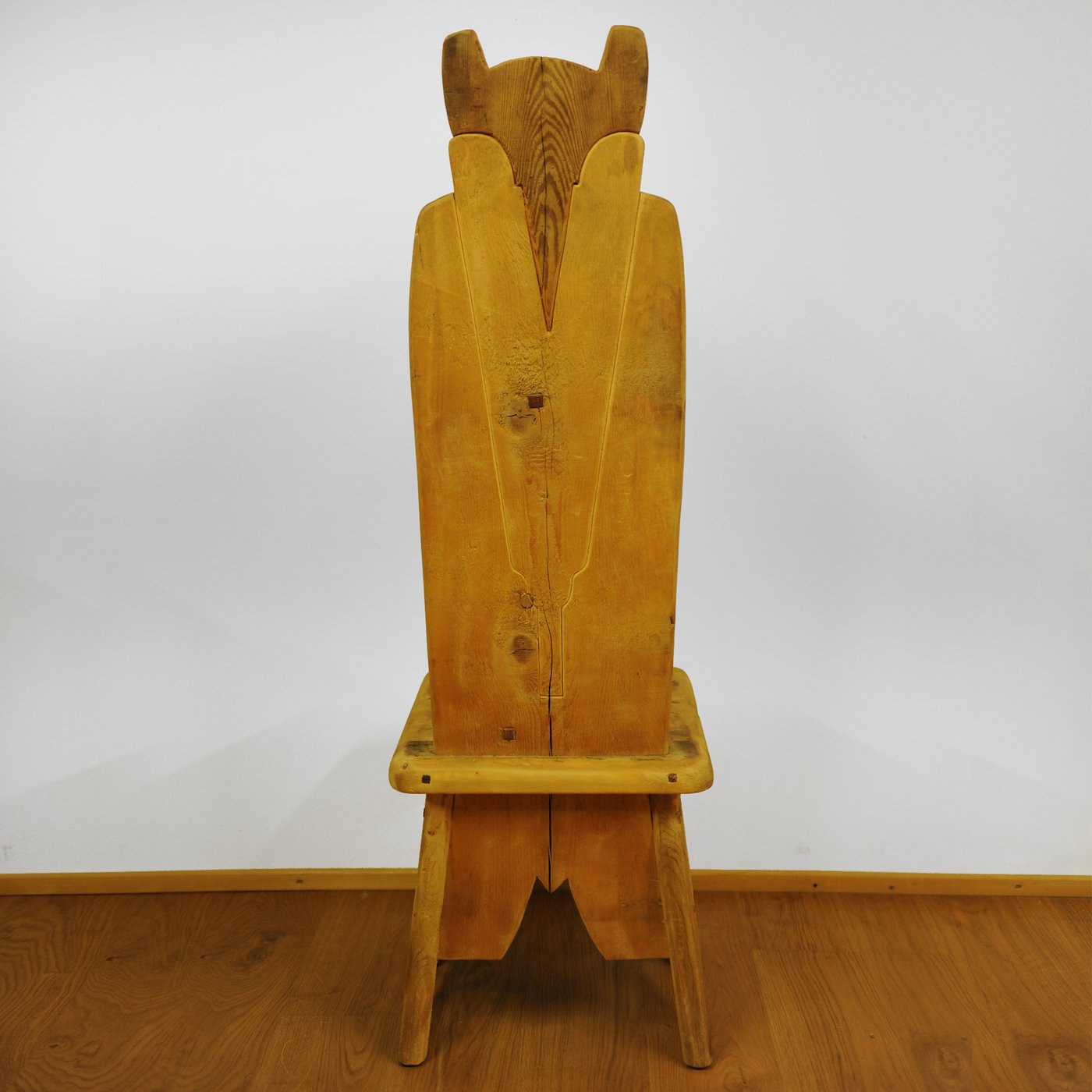 Bear Throne Chair - Alternative view 1