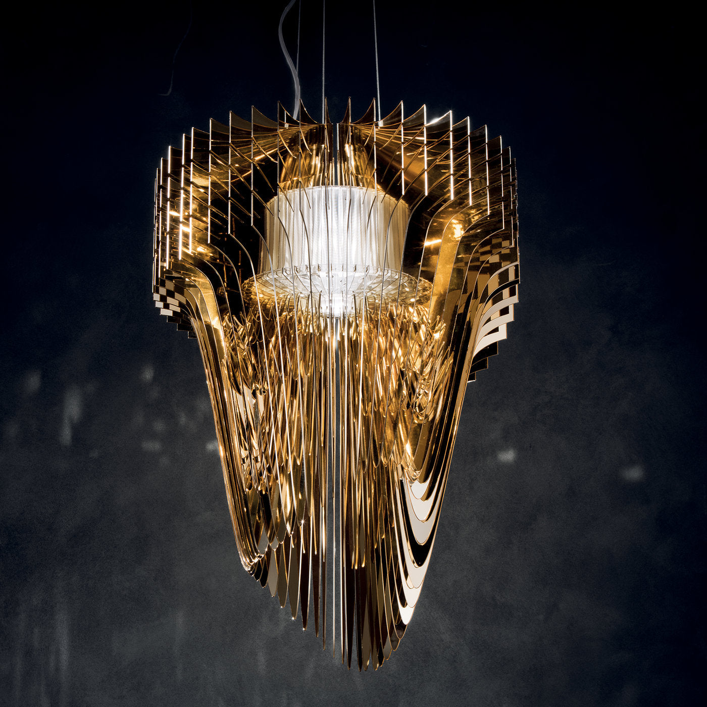 Aria Gold Small Suspension by Zaha Hadid - Alternative view 3
