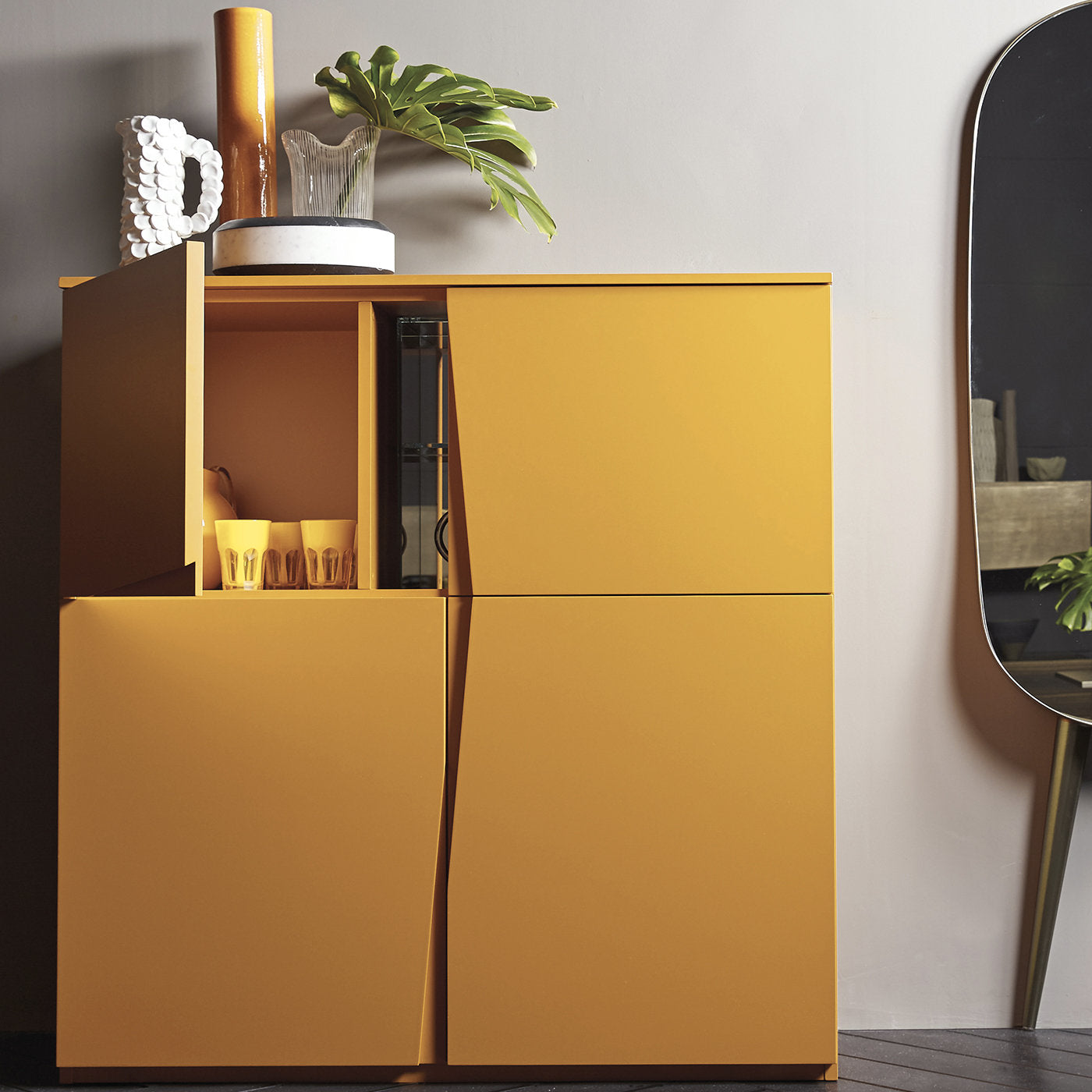 Vela 4-Door Cupboard in Yellow by Pierangelo Sciuto - Alternative view 1