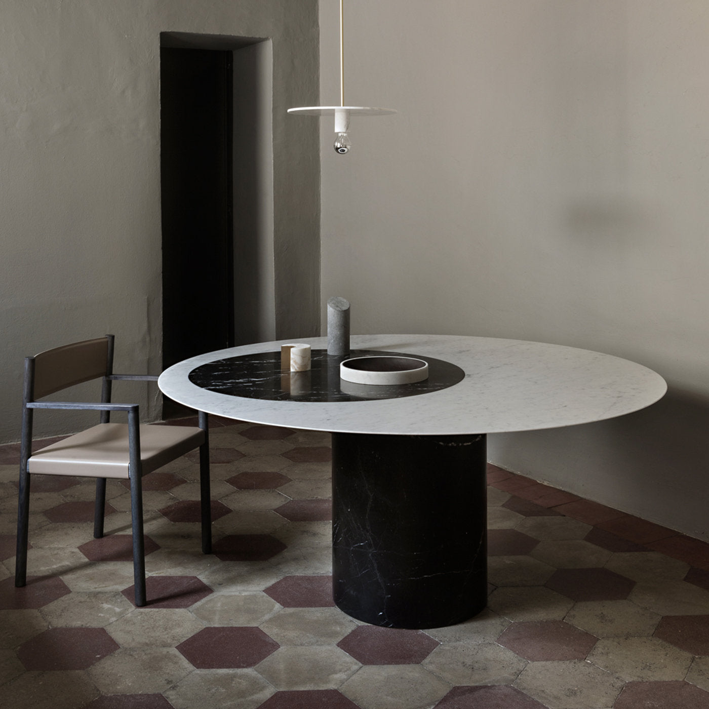 Proiezioni Round Black and White Marble Dining Table #1 by Elisa Ossino - Alternative view 1