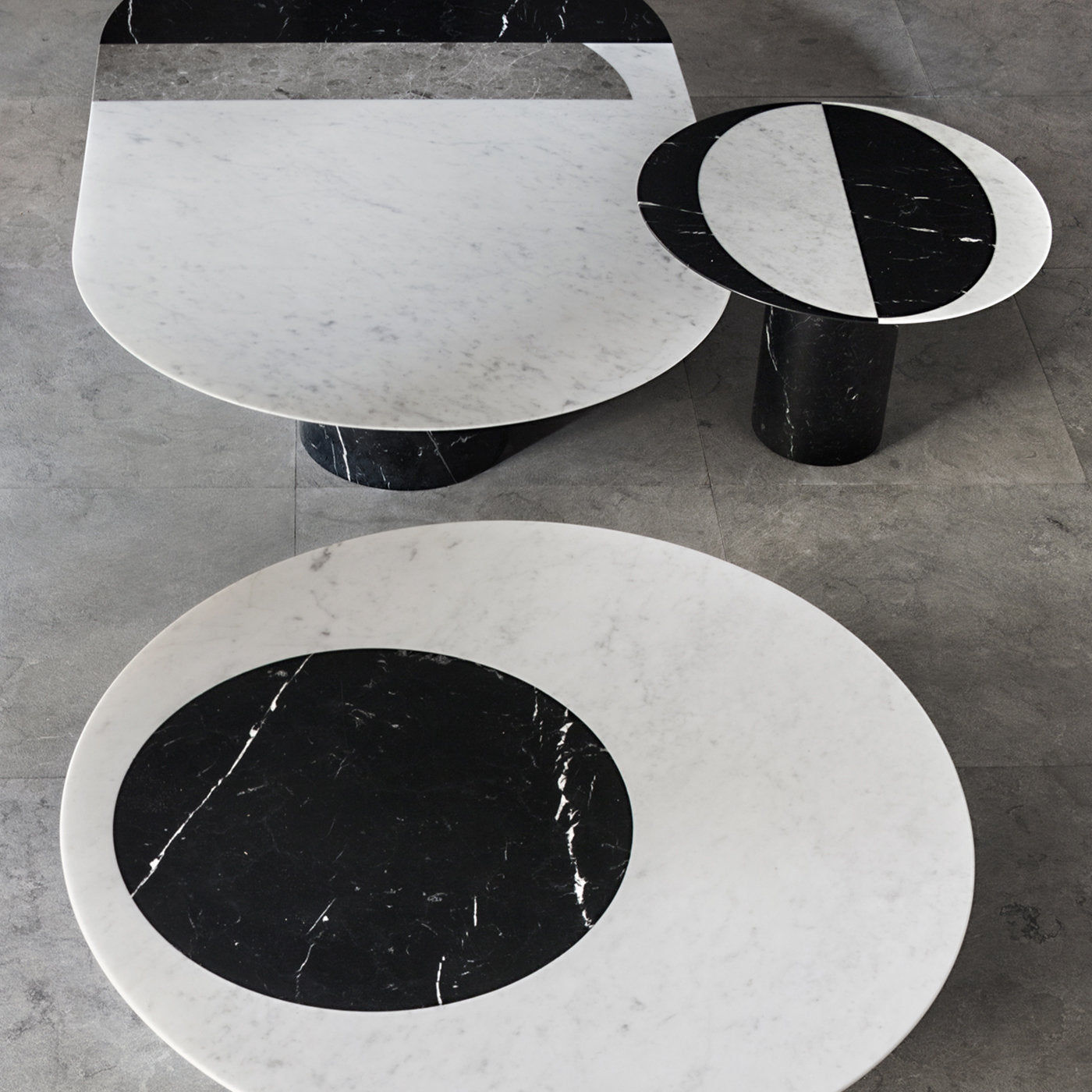 Proiezioni Round Black and White Marble Dining Table #1 by Elisa Ossino - Alternative view 4