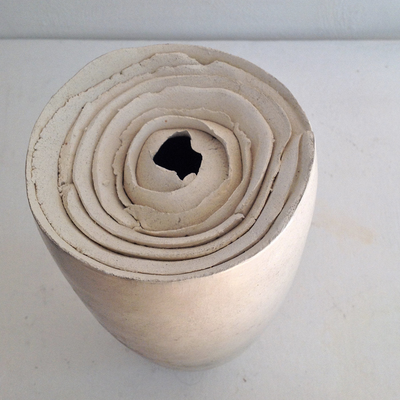 White Oval Rosa Etrusca Vase - Alternative view 2