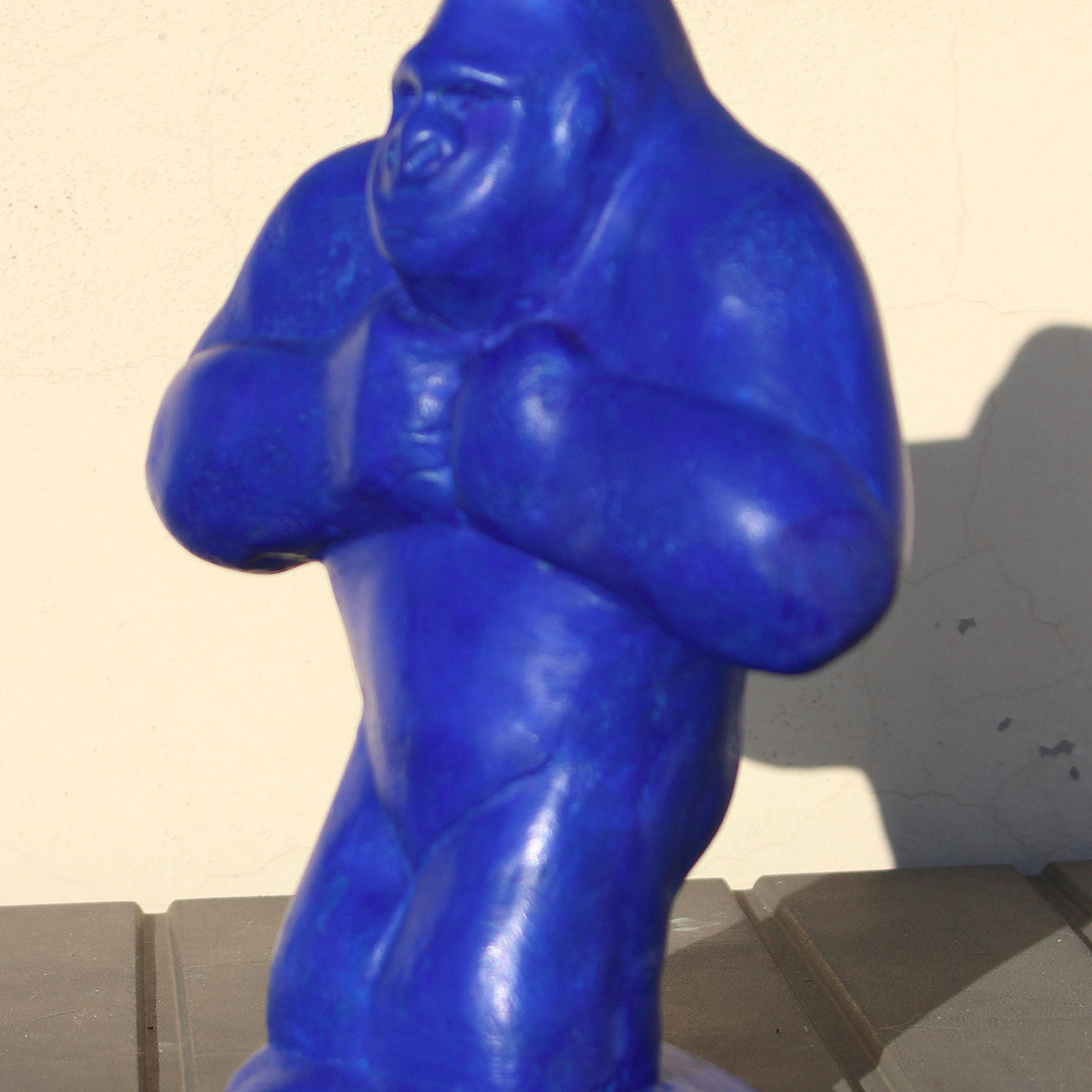 Electric Blue Gorilla Sculpture - Alternative view 1