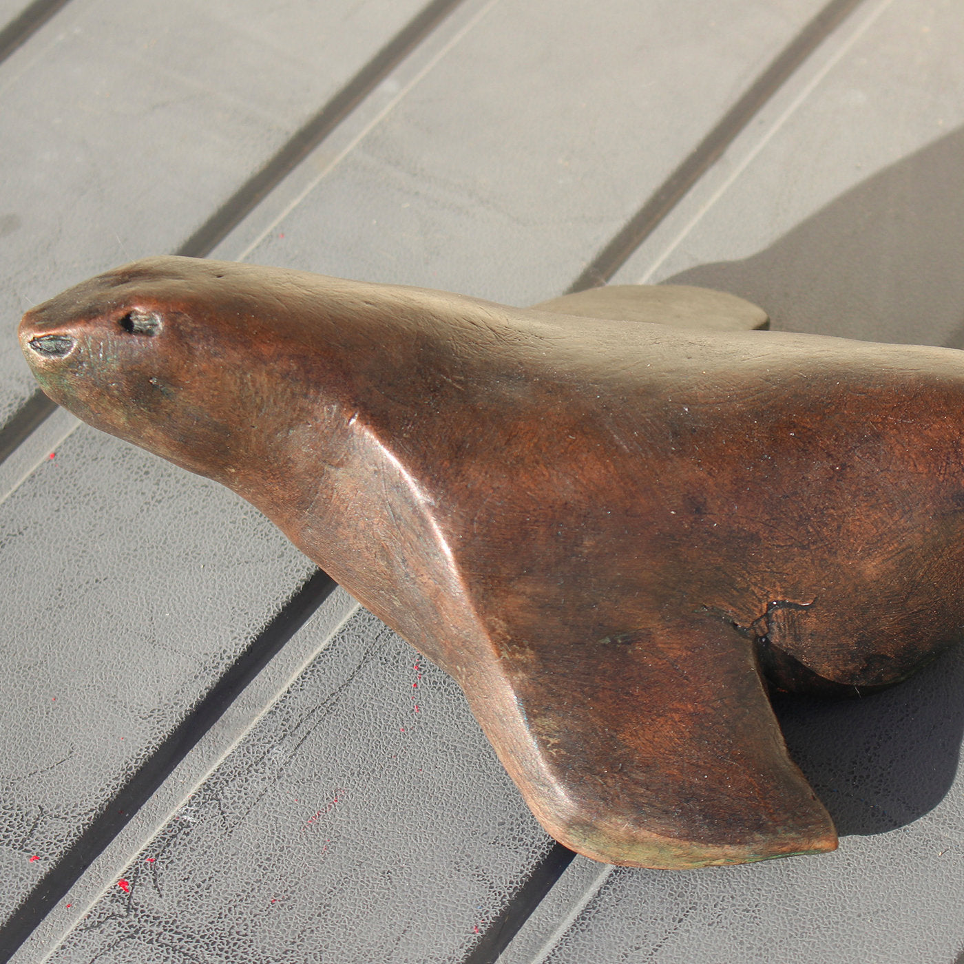 Scultura di foca color bronzo - Vista alternativa 1