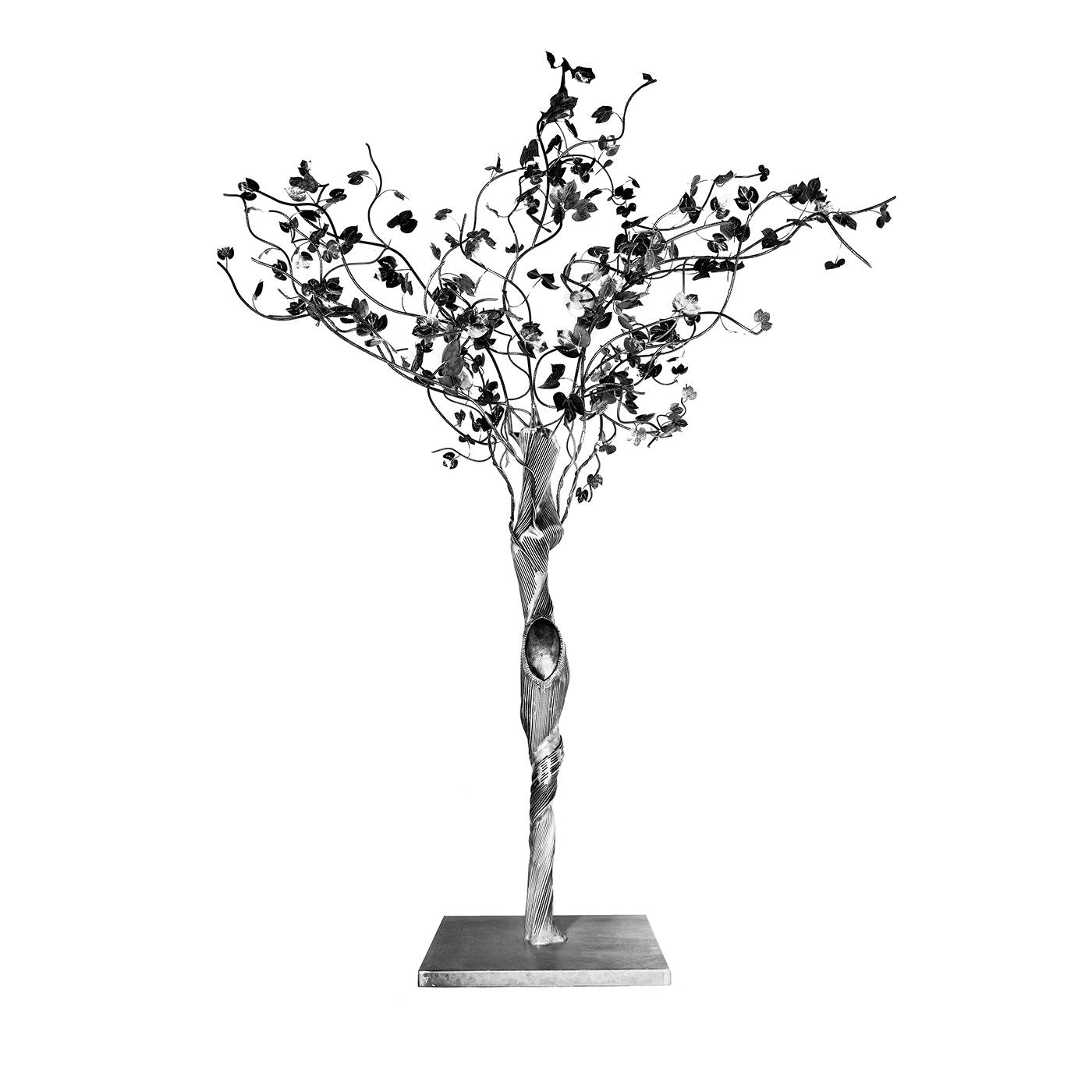Escultura Arbor Vitae con elemento femenino - Vista principal