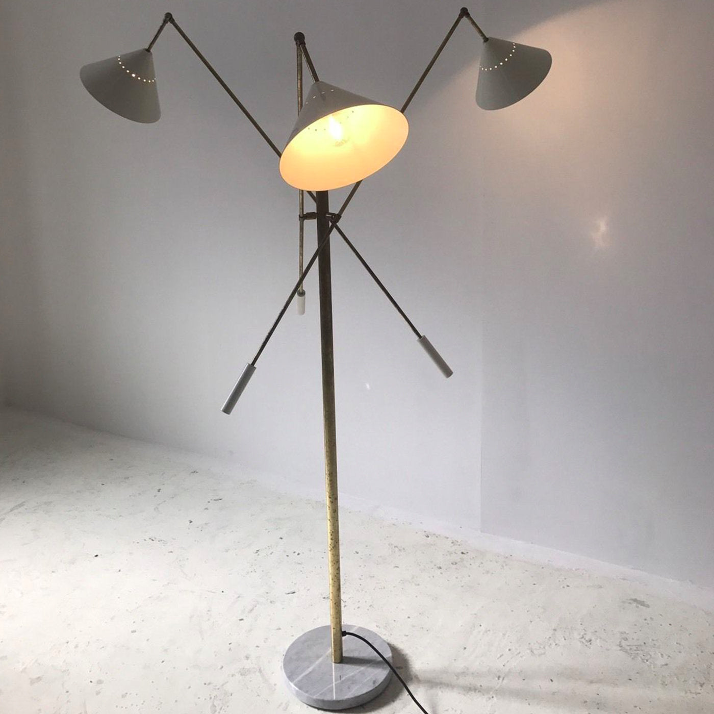 Contrappeso Avorio 3-Arm Brass Floor Lamp - Alternative view 4