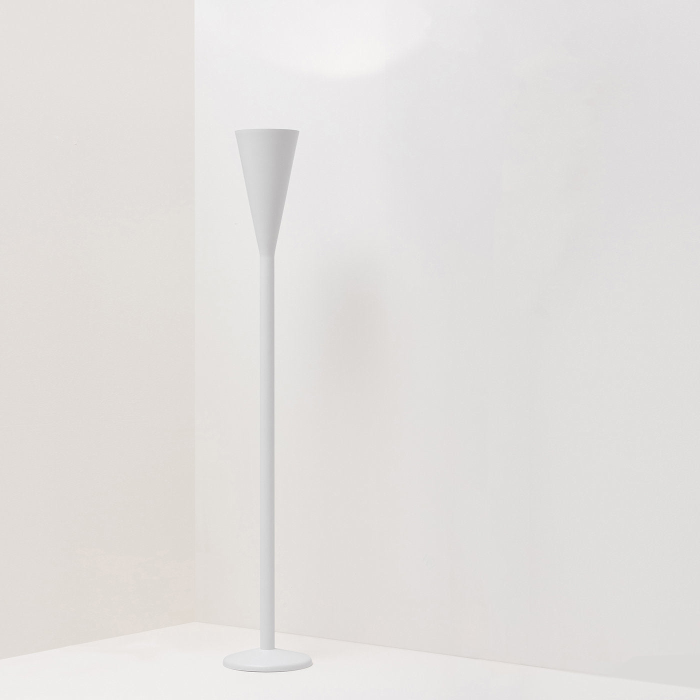 Illuminator White Floor Lamp by Pietro Chiesa - Alternative view 1