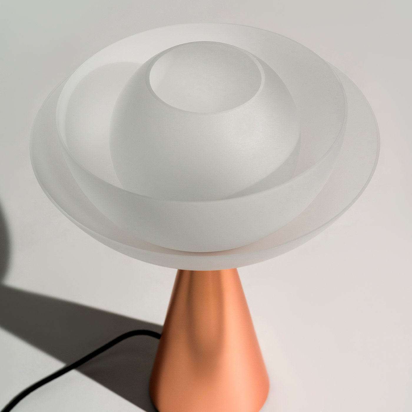 Lampe de table en métal Lotus - Vue alternative 1