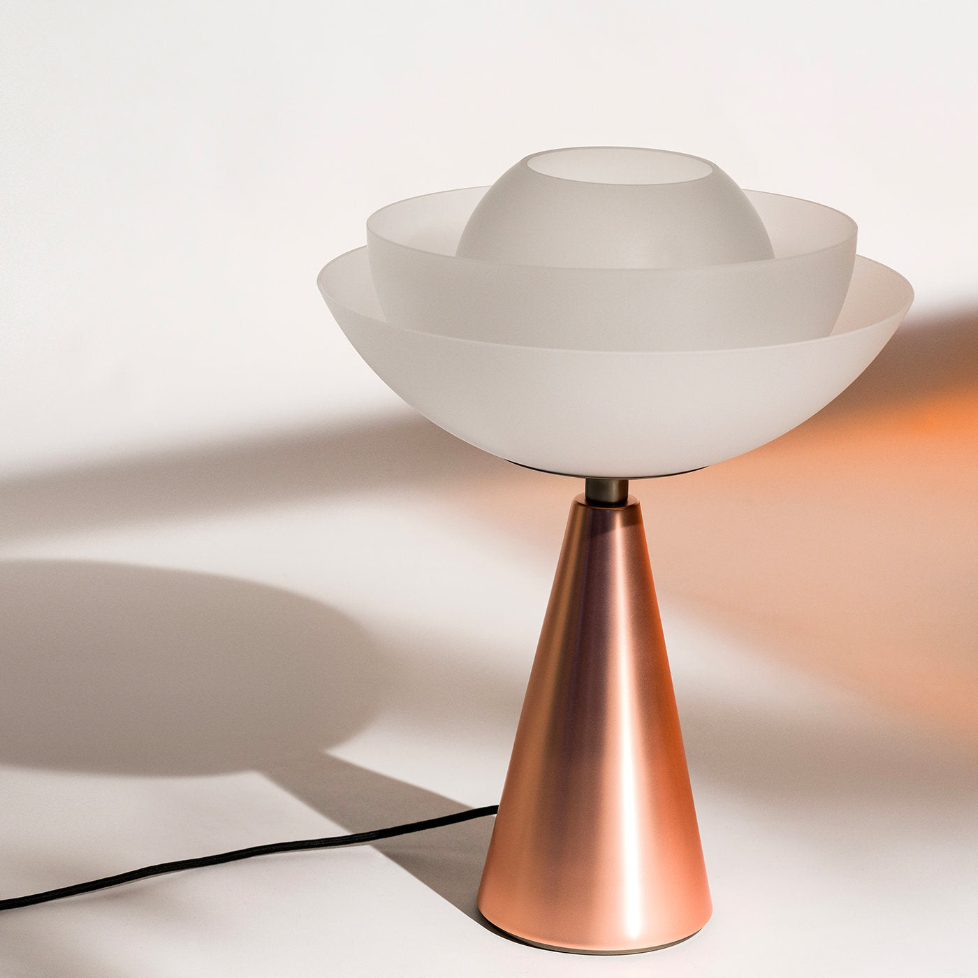 Lampe de table en métal Lotus - Vue alternative 2