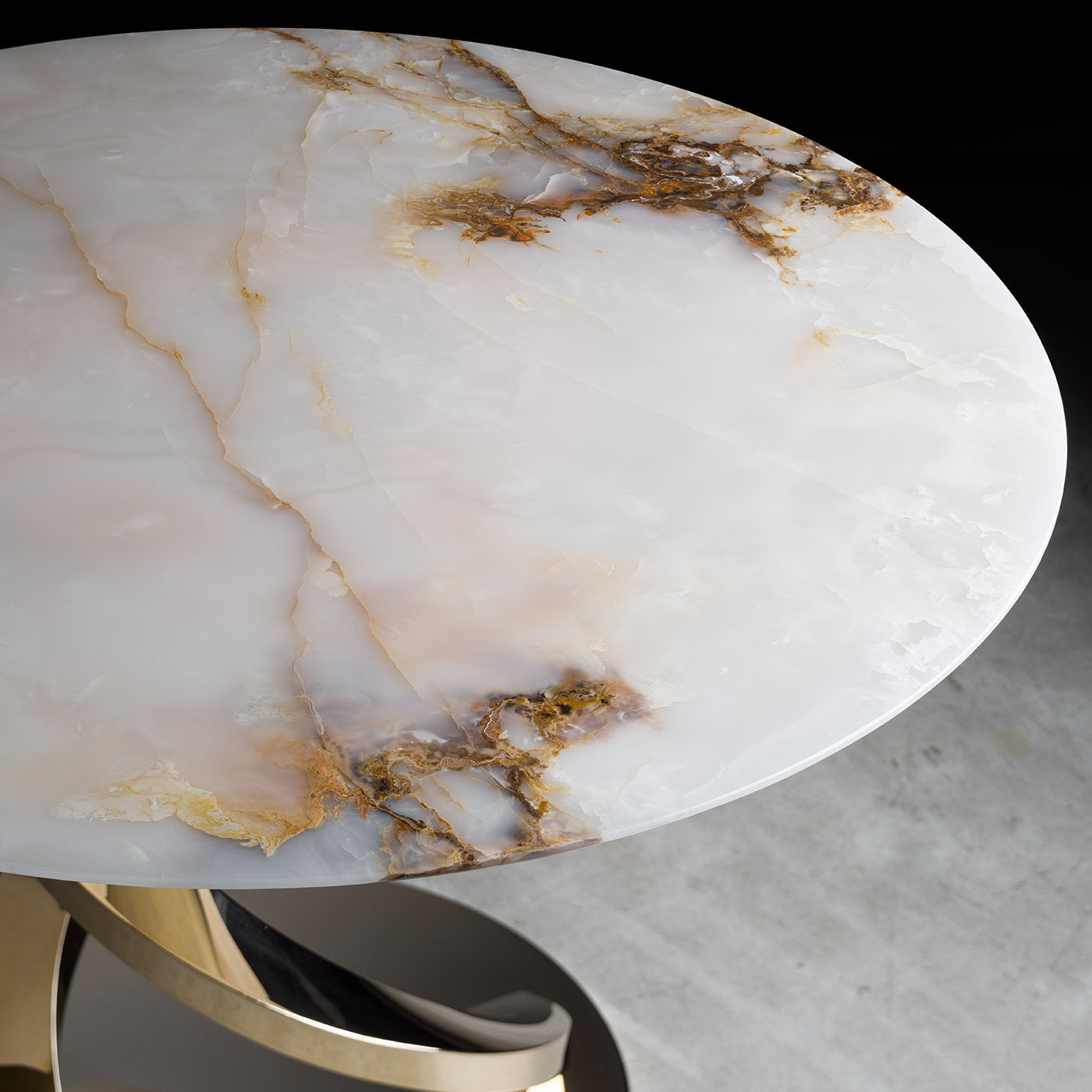 Woman Onyx Dining Table - Alternative view 1