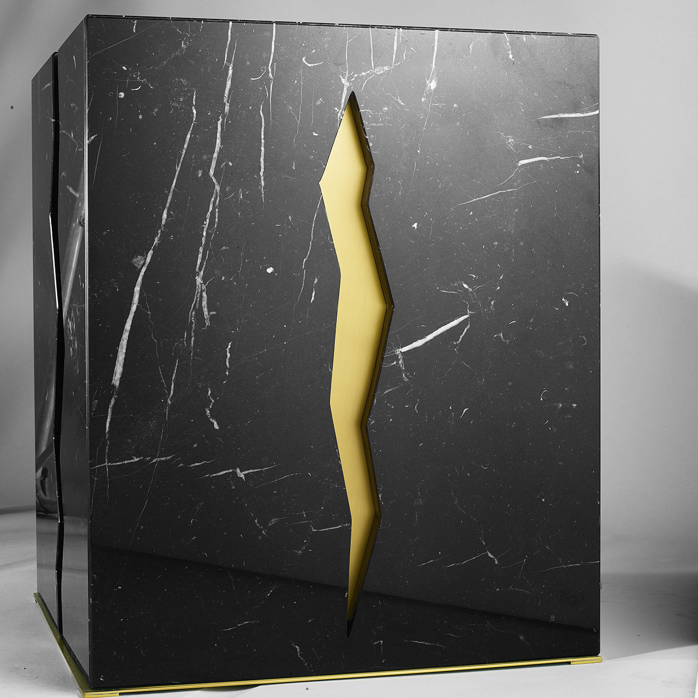 Crepa Side Table in Marquina Marble - Alternative view 2