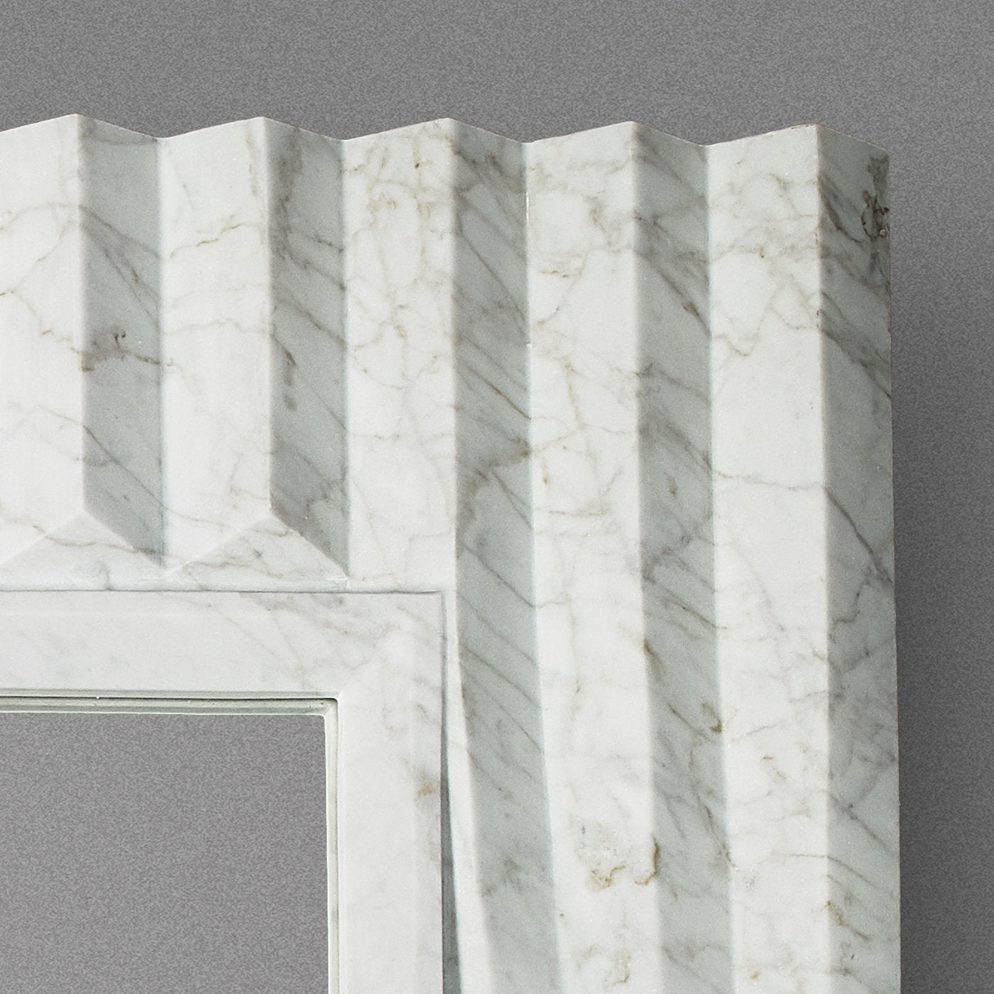 Espejo escultórico Evoluzione de mármol de Carrara - Vista alternativa 1