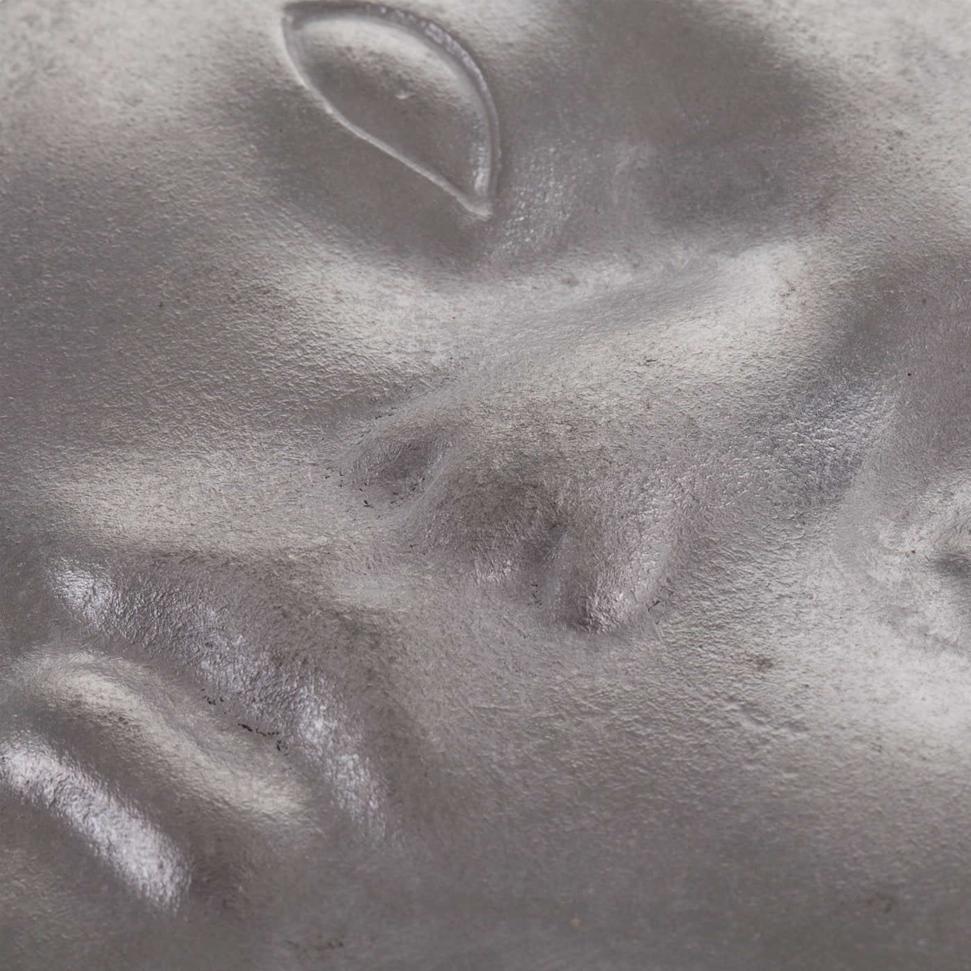 Scultura di frammenti di volto umano - Vista alternativa 3