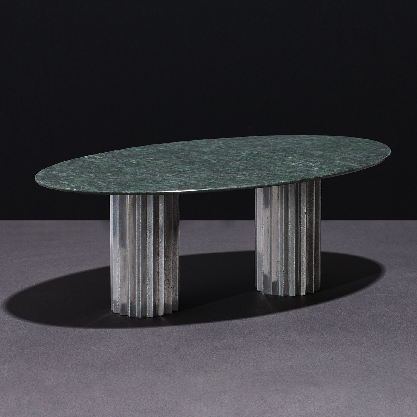 Doris Oval Dining Table in Green Marble and Aluminum - Alternative view 1