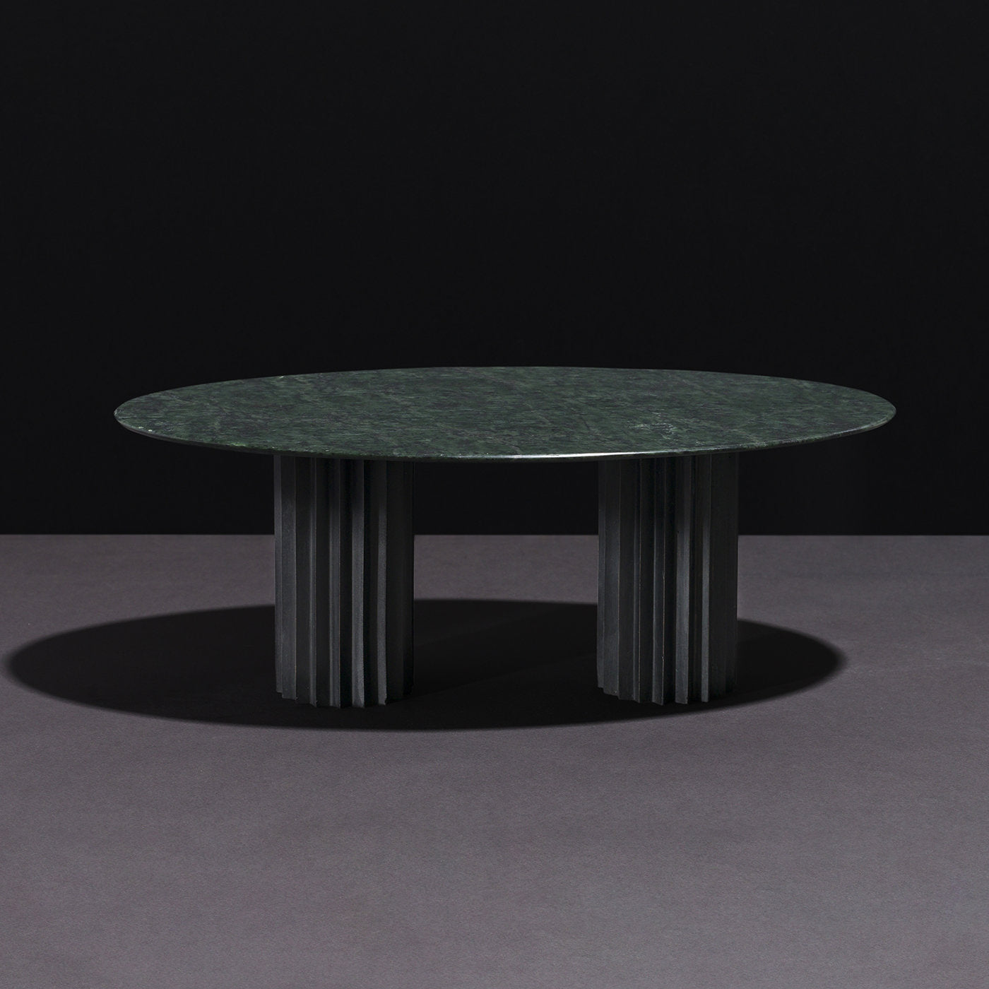 Ovaler Esstisch Doris aus grünem Marmor und Bronze - Alternative Ansicht 2