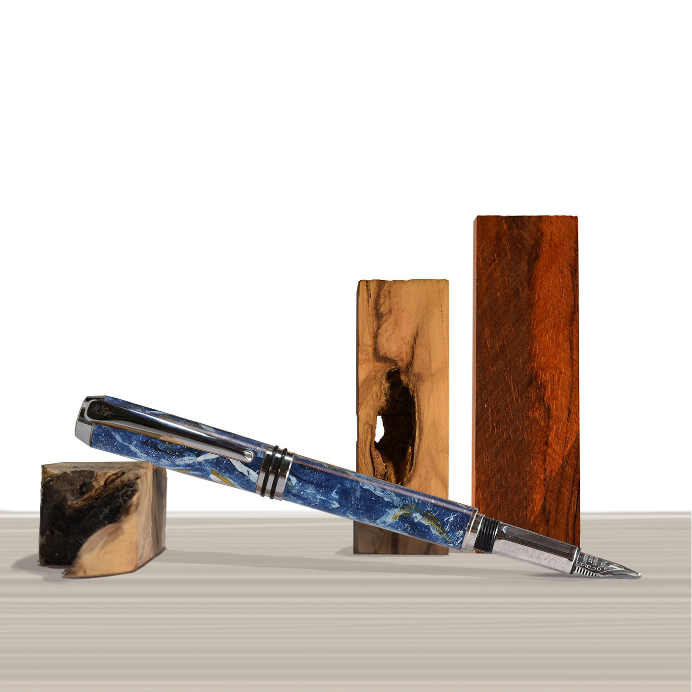 Antea Marbled Blue Fountain Pen in Olive Wood - Alternative view 3