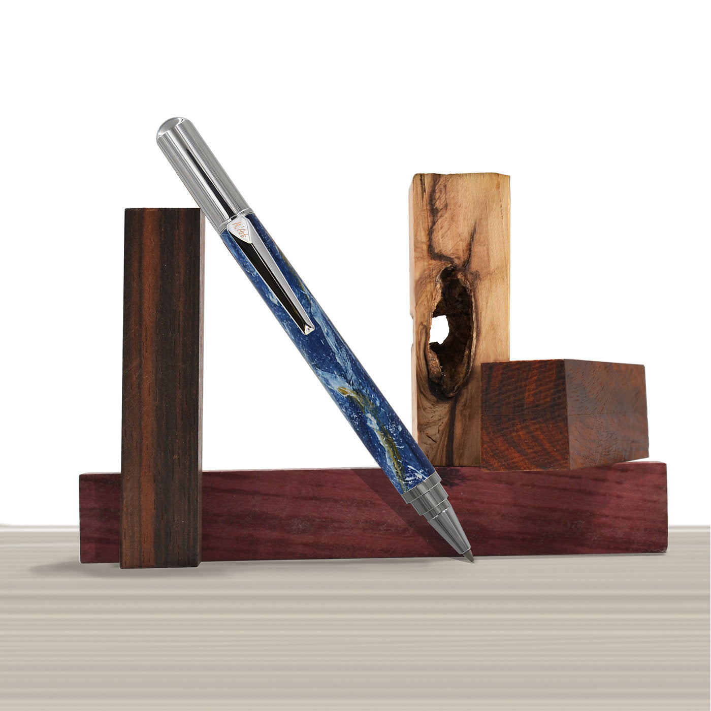 Matera Penna roller blu marmorizzata in legno d'ulivo - Vista alternativa 2