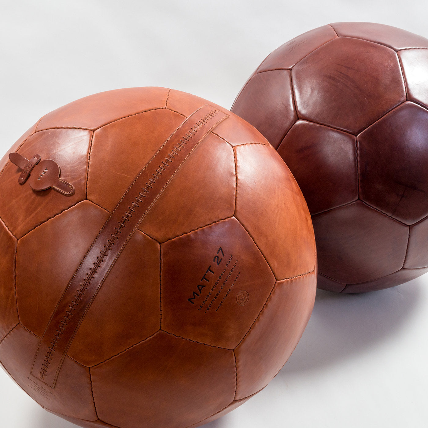 Small Soccer Ball Pouf Dark Brown - Alternative view 1