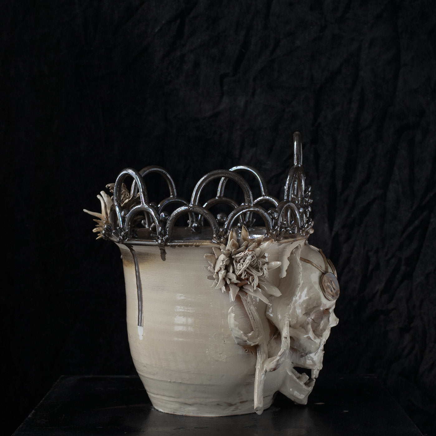 Thistle and Skull Vase - Alternative view 1