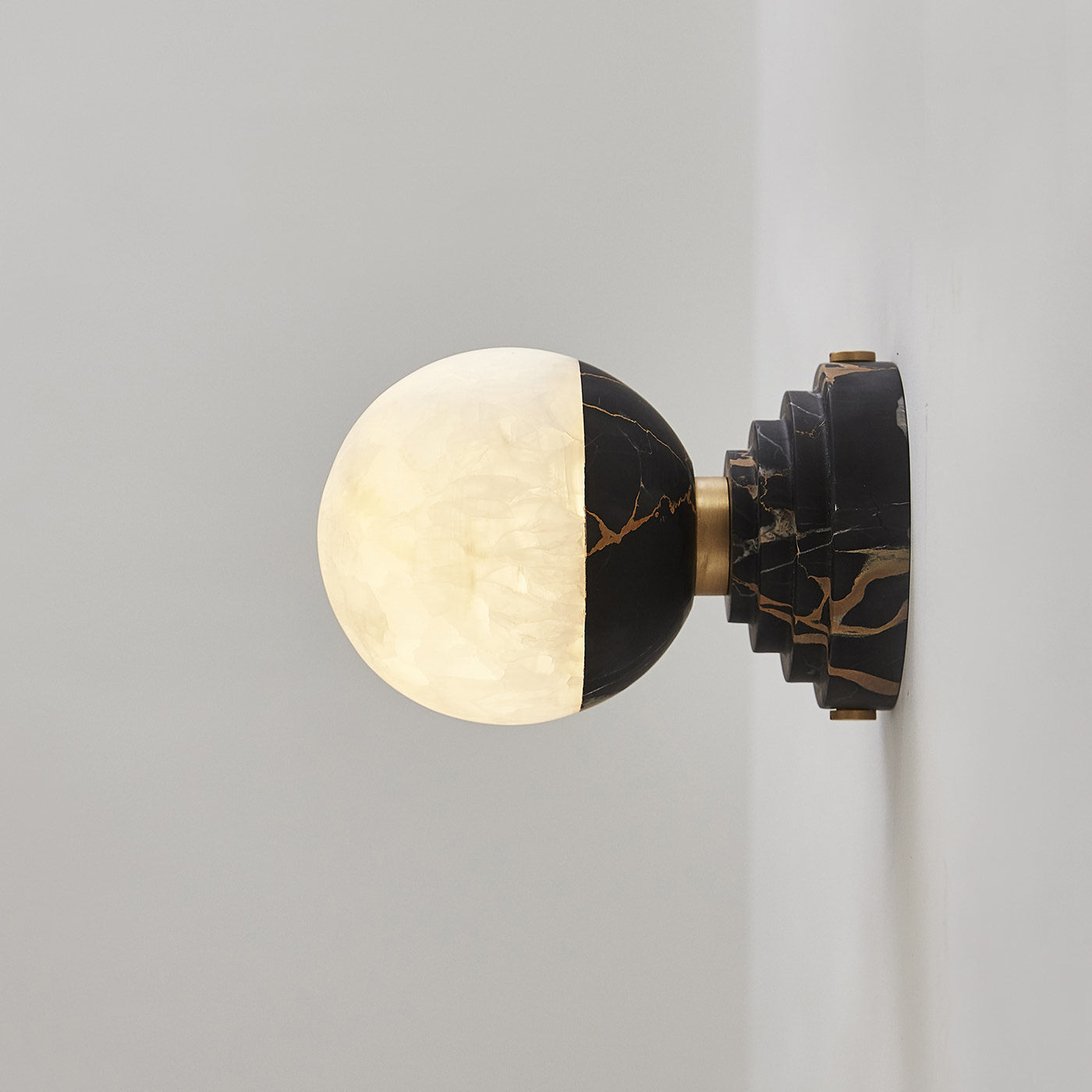 Lunar Sconce in Portoro Marble and Onyx  - Alternative view 1