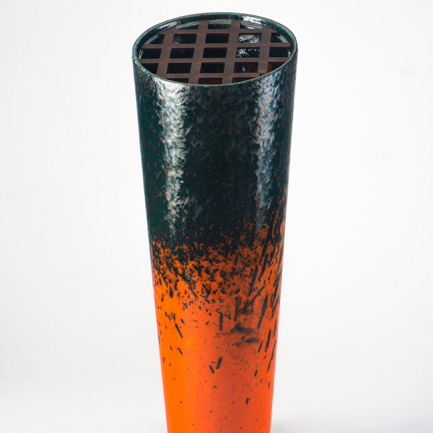 Anacleto Vase in Schwarz und Orange, verziert von Clementina di Levetzow Lantieri - Alternative Ansicht 2