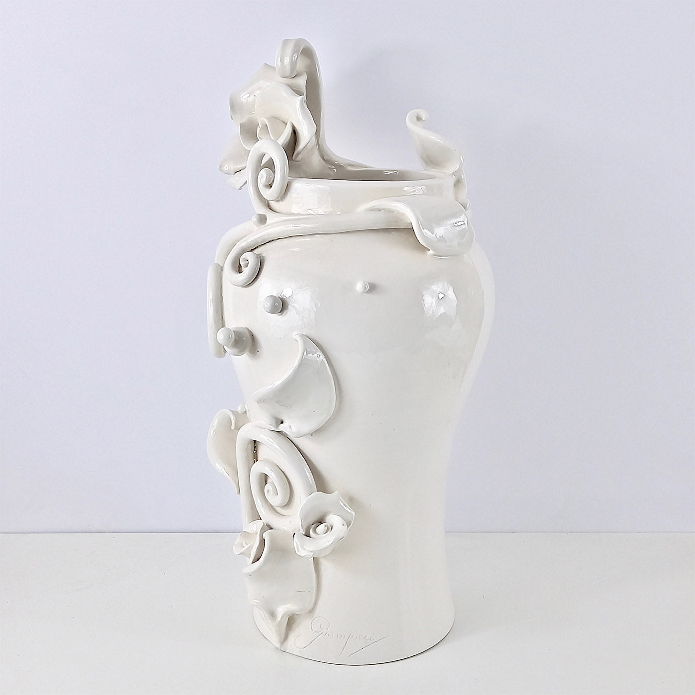 Alice's Rose's White Ceramic Vase - Alternative view 1
