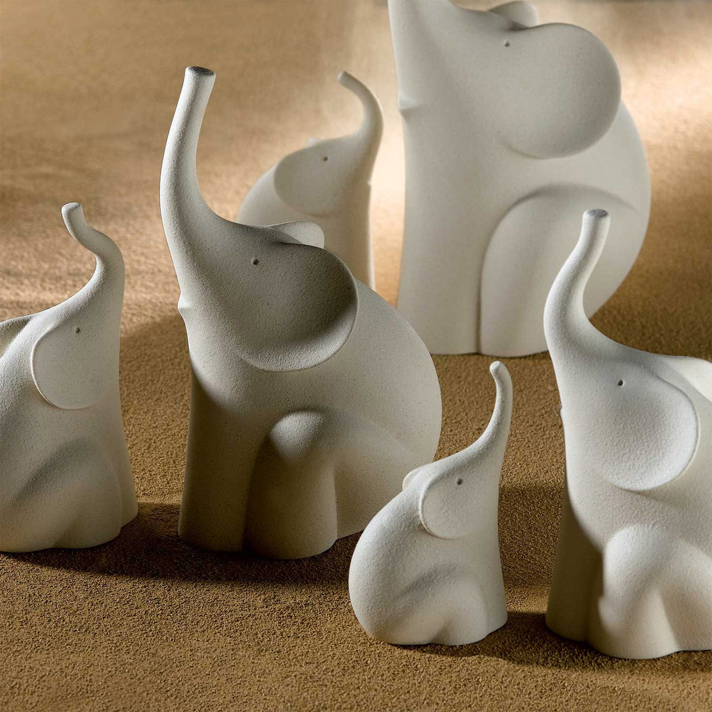 Set of 2 Sitting Elephants by Giuseppe Bucco - Alternative view 2