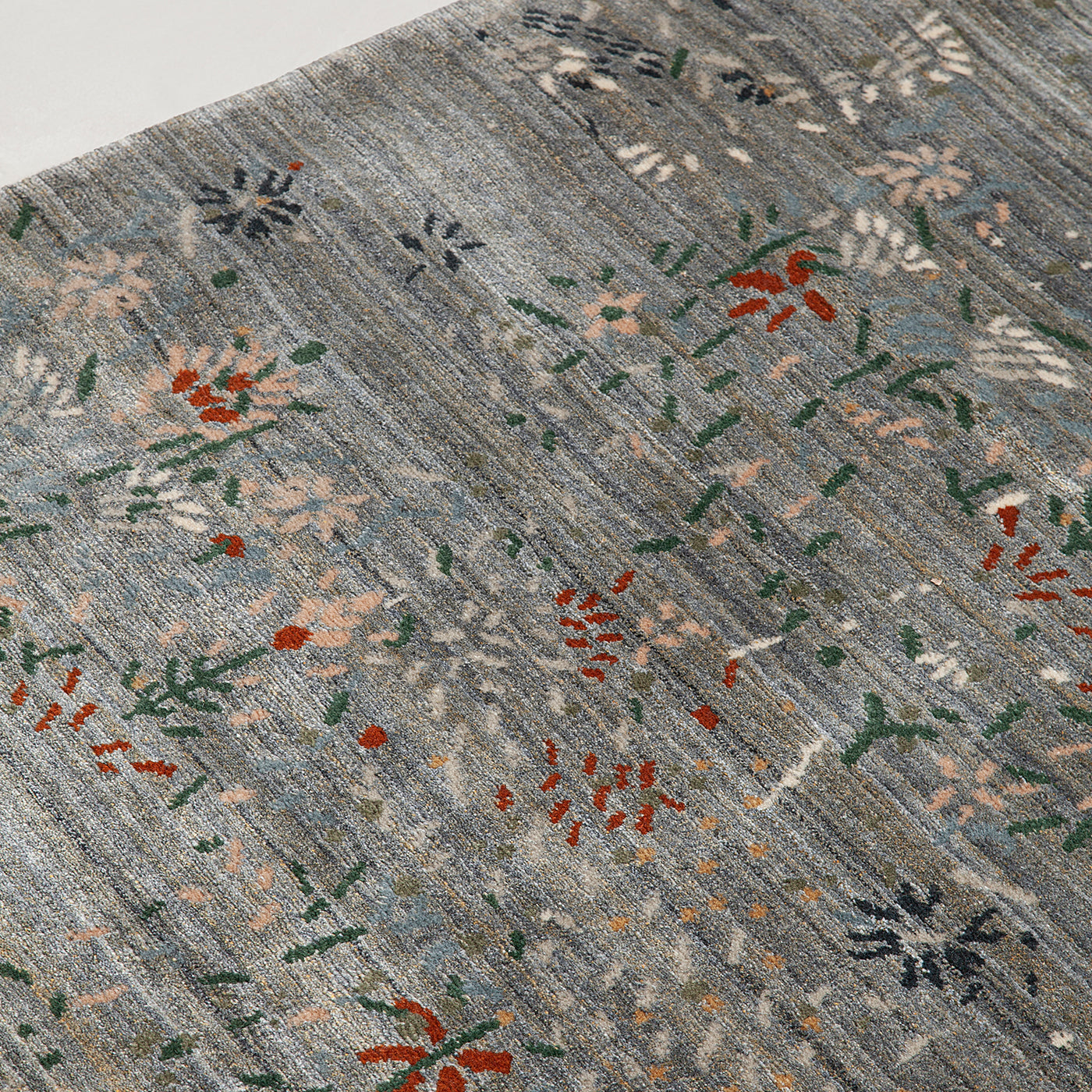 Giardino Light Wool and Viscose Rug by Carlotta Fortuna - Alternative view 3