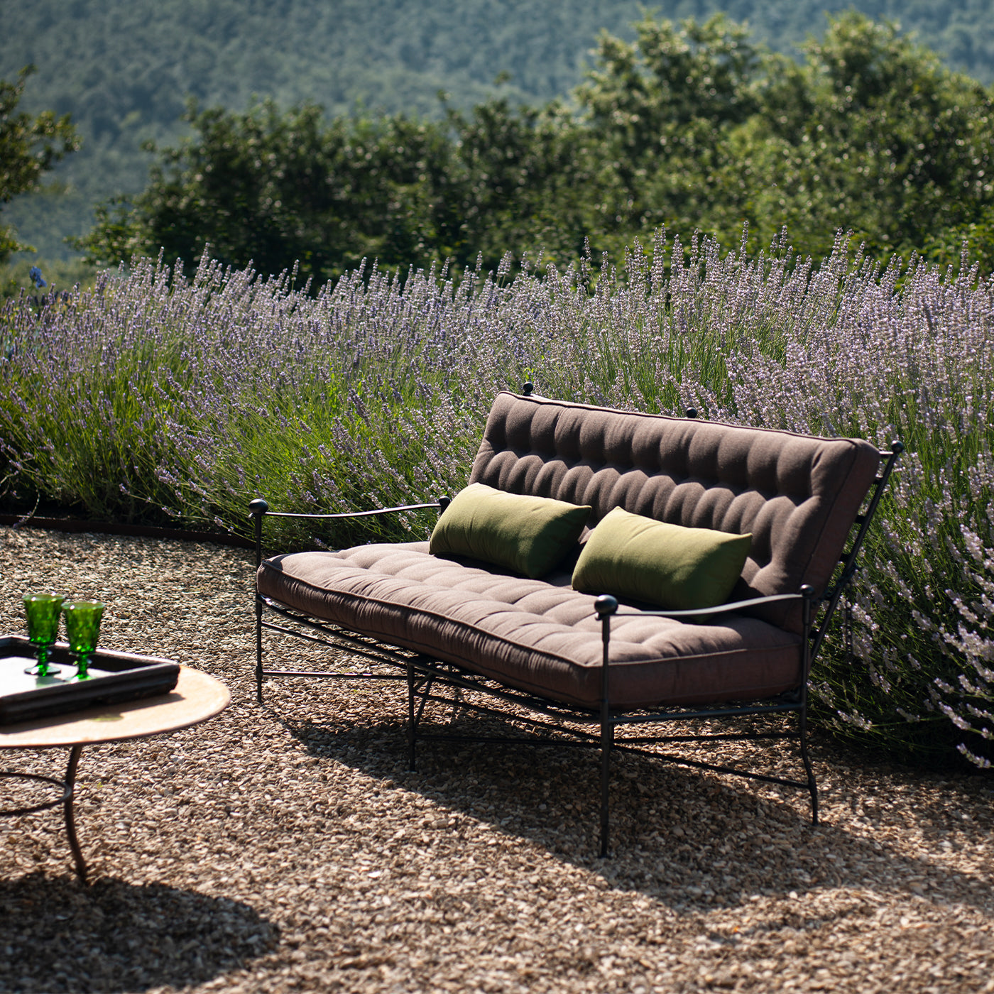 El clásico sofá de jardín marrón - Vista alternativa 4