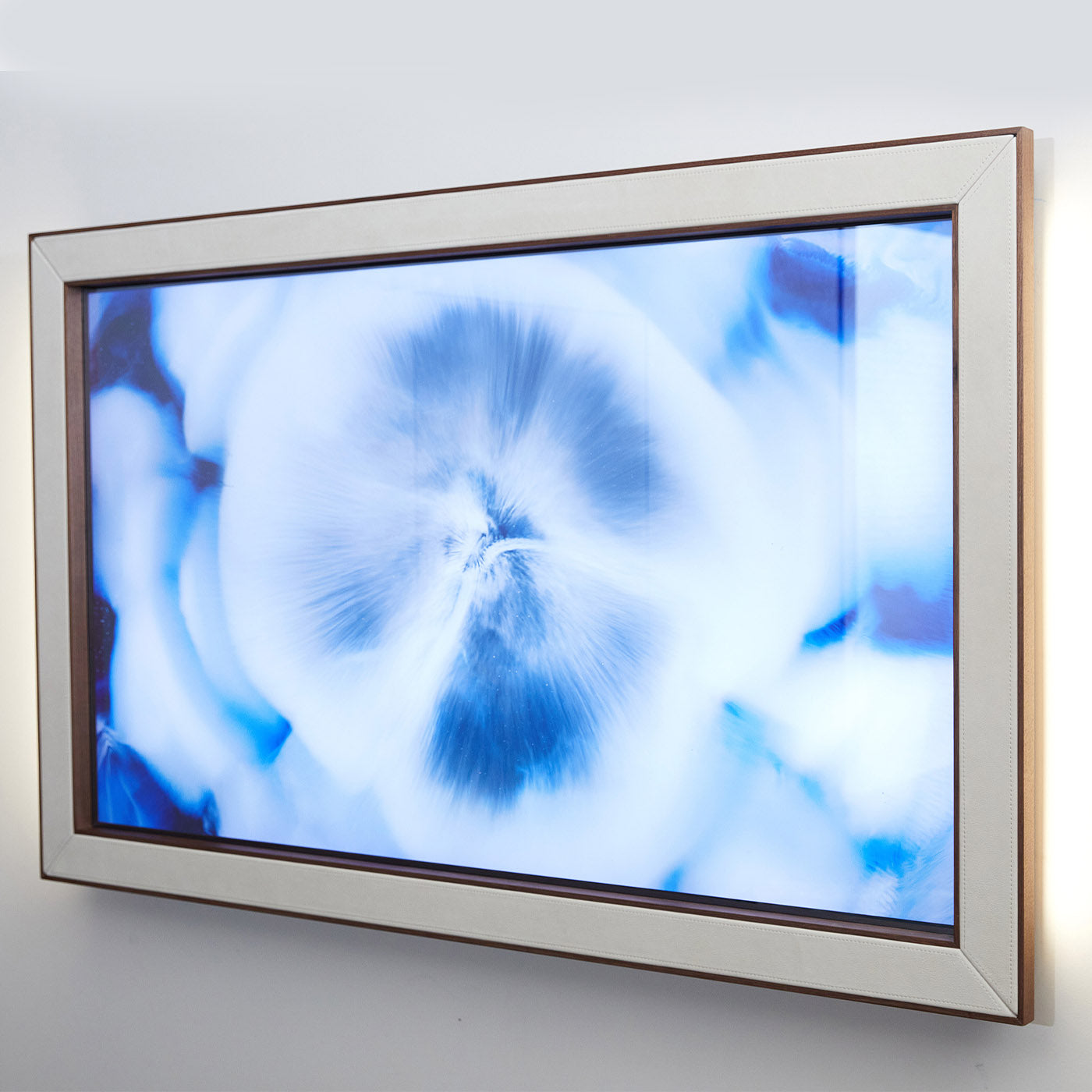 Double Wall Mirror with Integrated 43" TV by Alfredo Colombo - Alternative view 5