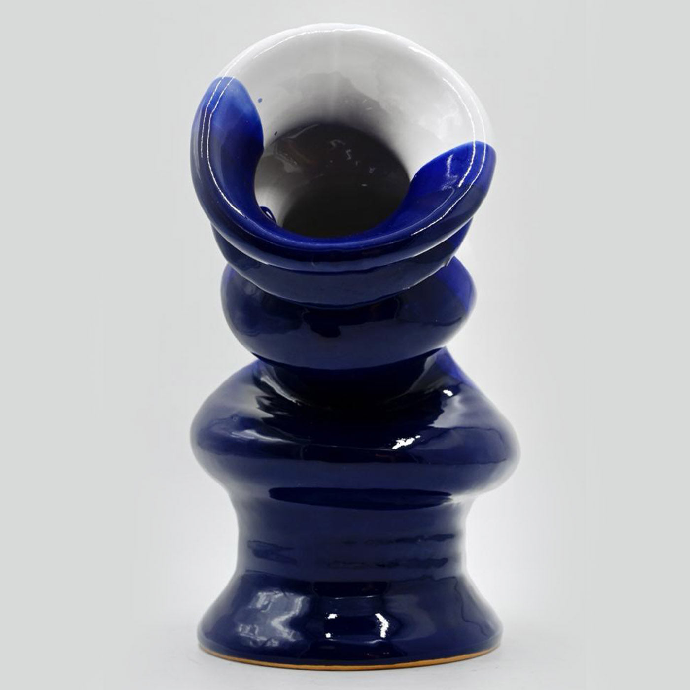 Skulpturale blau-weiße Vase - Alternative Ansicht 3