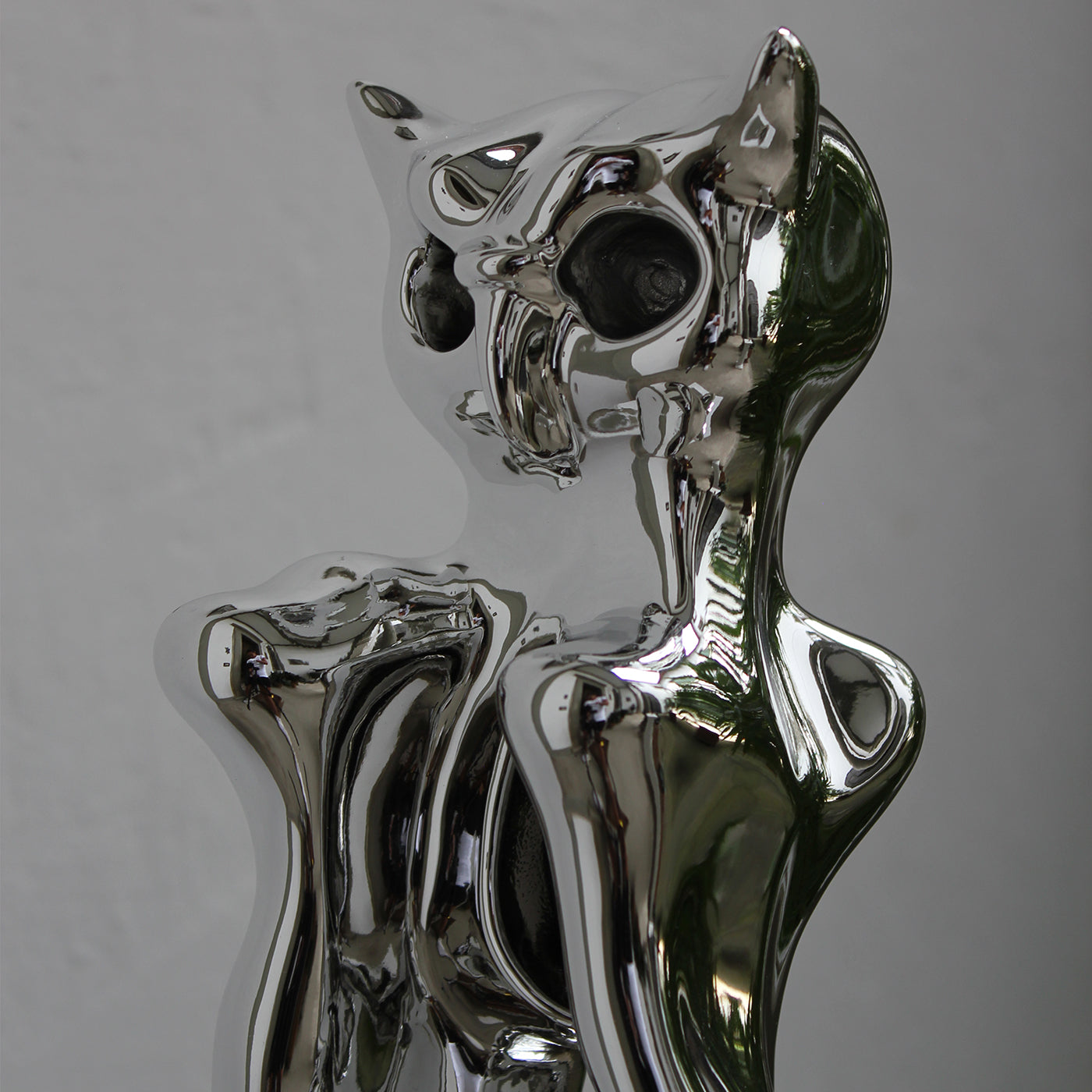 Escultura PoPOwl de plata  - Vista alternativa 1