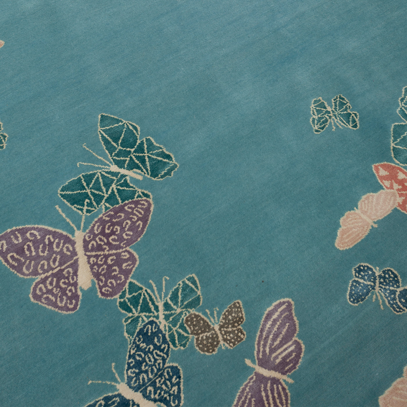 Spirit in The Sky Schmetterling Blau Handgefertigter Teppich aus Wolle und Seide - Alternative Ansicht 3