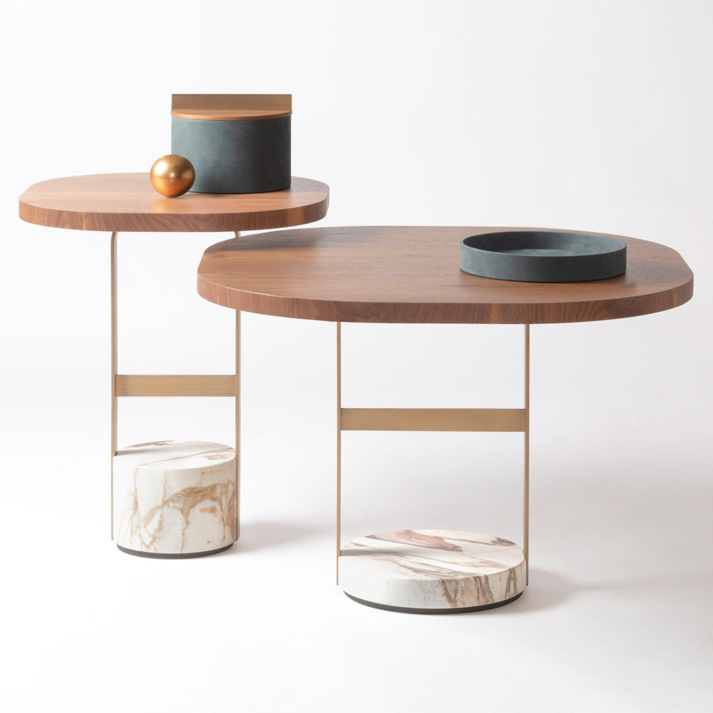 Dama - Grande table basse en marbre Calacatta et bois de noyer - Vue alternative 1