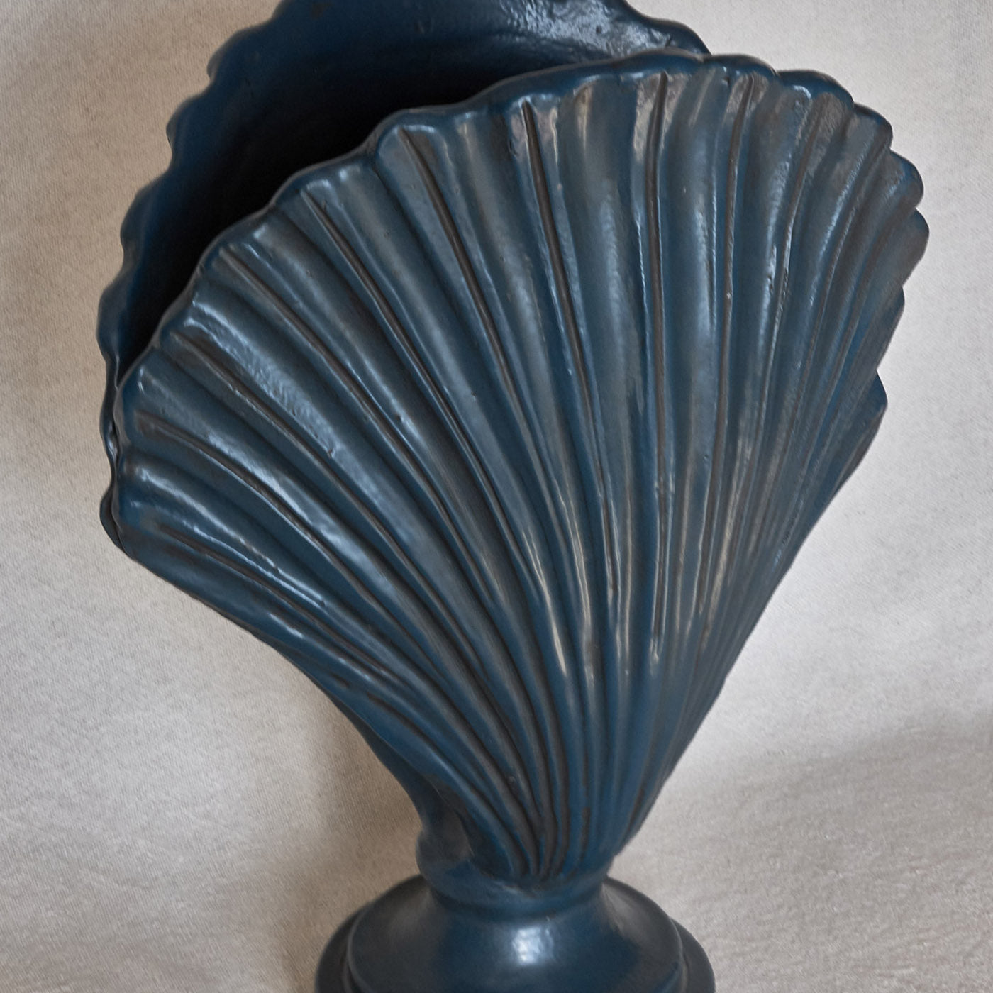 Blue Oyster Vase - Alternative view 1