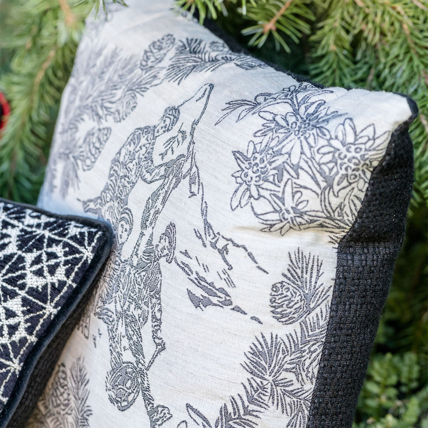 Black and White Carré Cushion in toile de jouy jacquard fabric - Alternative view 5