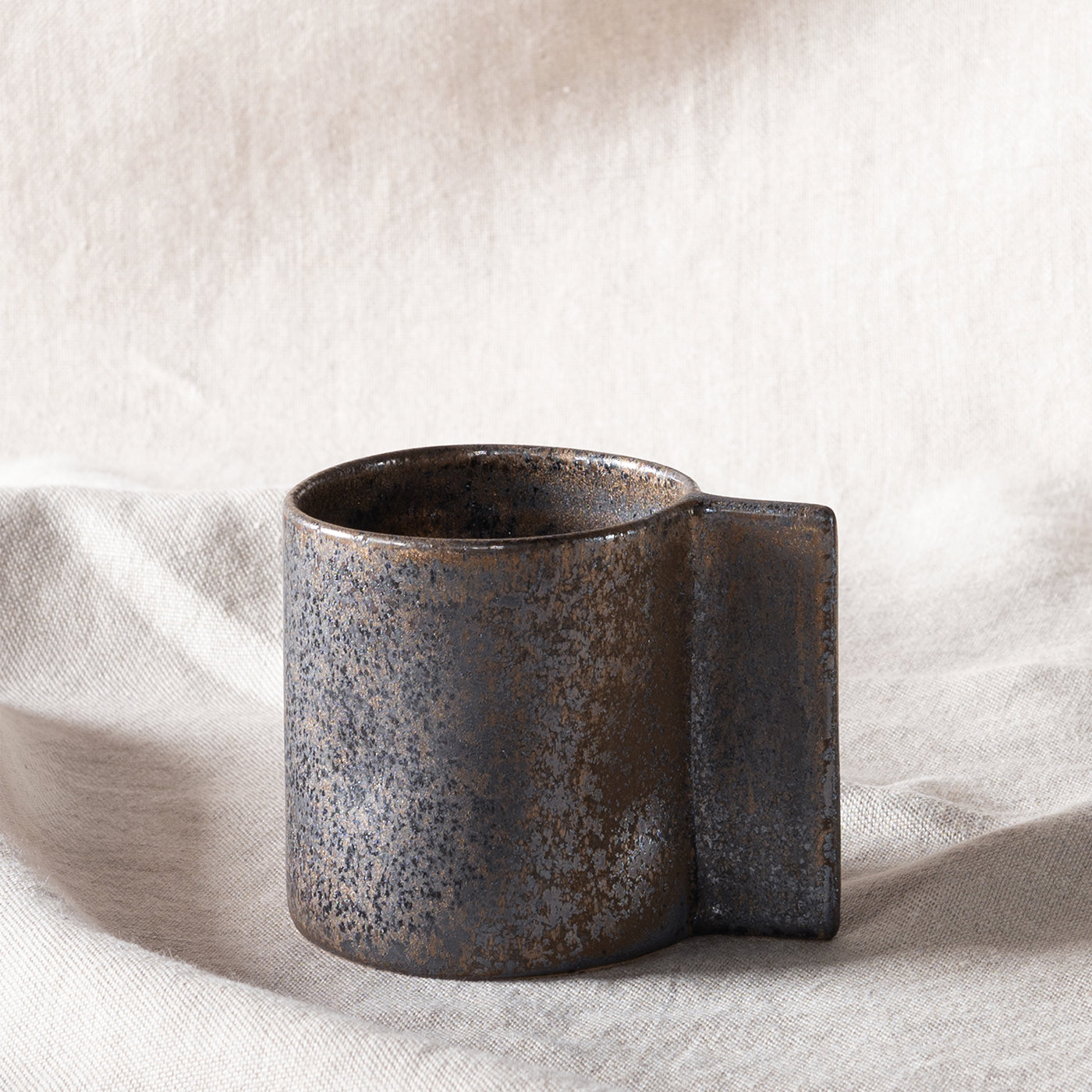 Juego de 2 tazas macizas esmaltadas en bronce antiguo - Vista alternativa 1