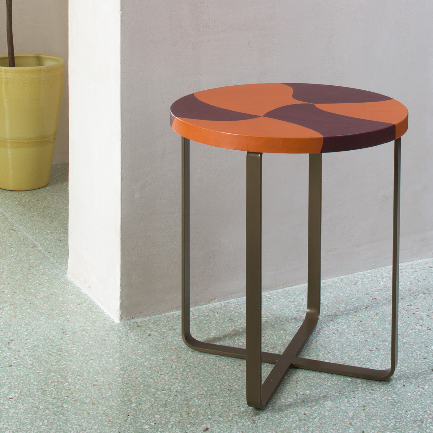 Isole Tigre Round Polychrome Side Table by Nestor Perkal - Alternative view 2